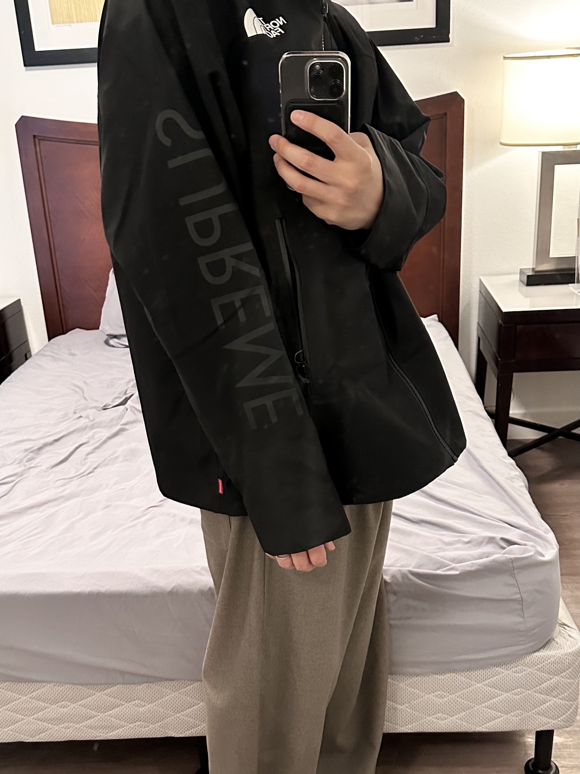 Supreme x The North Face Split Taped Seam Shell Jacket Black - 24SS 착용 스타일 - 2