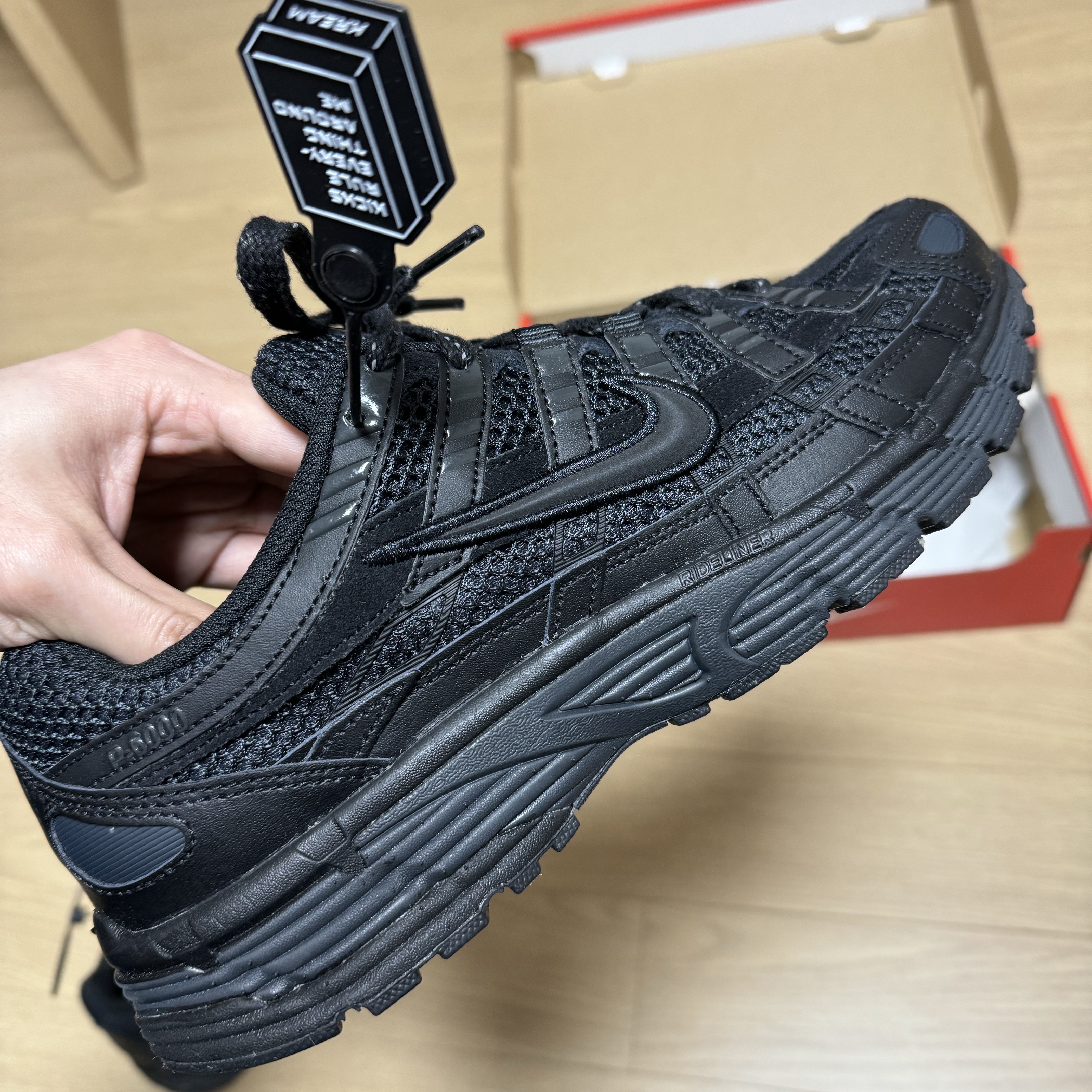 Nike P-6000 PRM Triple Black 착용 스타일
