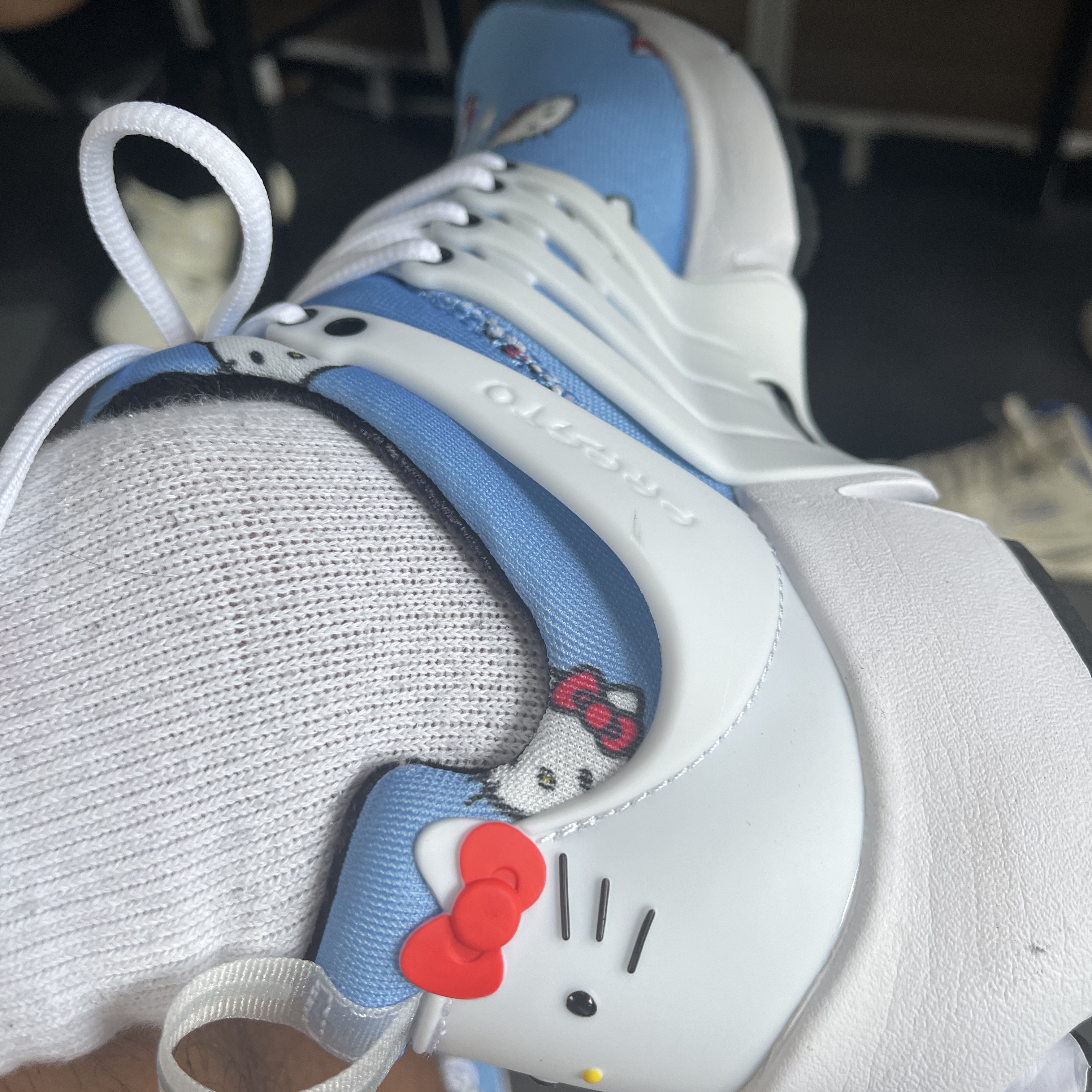 Nike x Hello Kitty Air Presto University Blue 착용 스타일 - 3