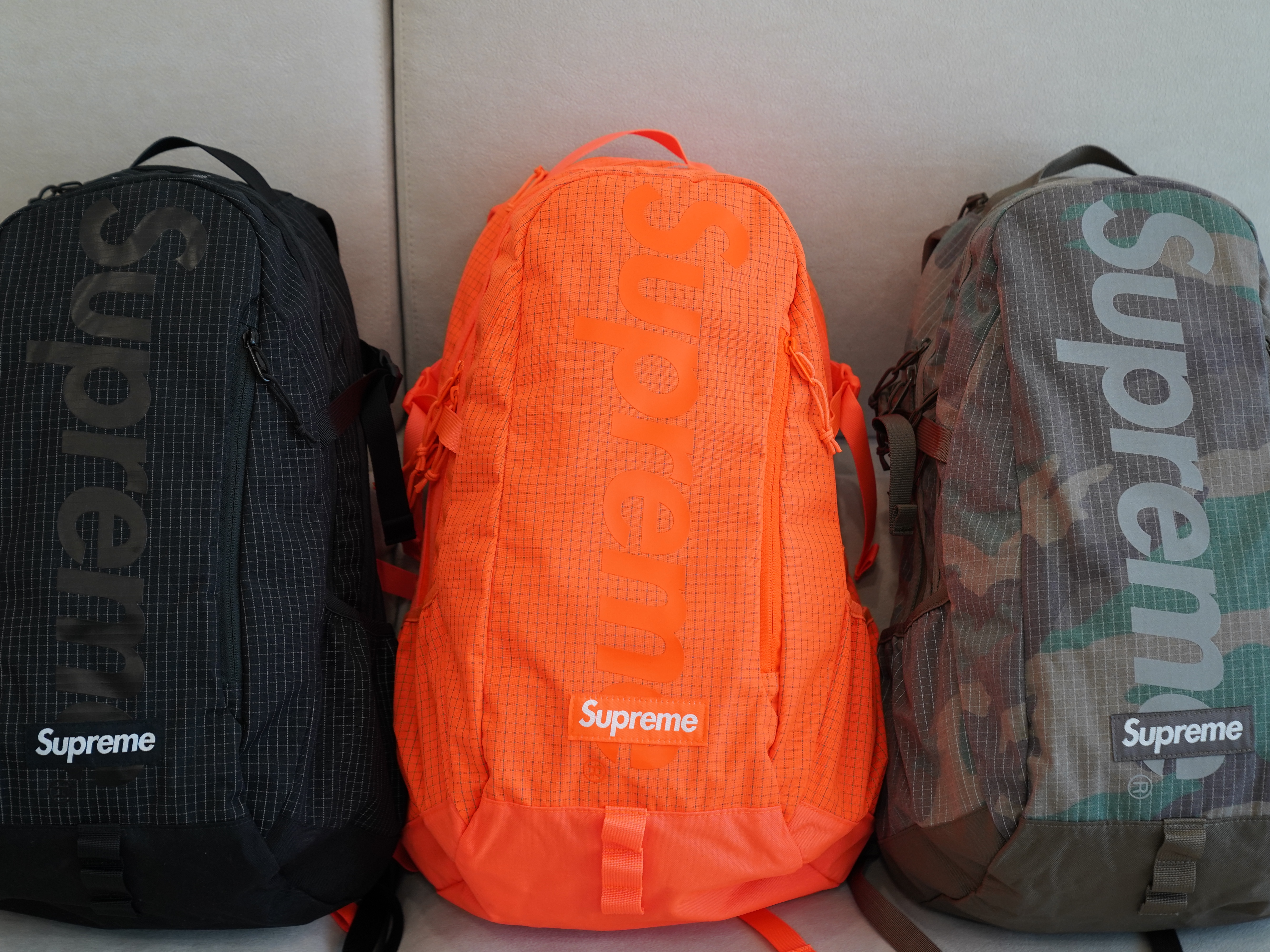 Supreme Backpack Black - 24SS, Supreme Backpack Orange - 24SS 착용 스타일 - 3
