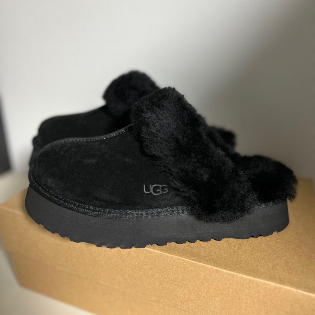 (W) UGG Disquette Slipper Black 착용 스타일 - 2