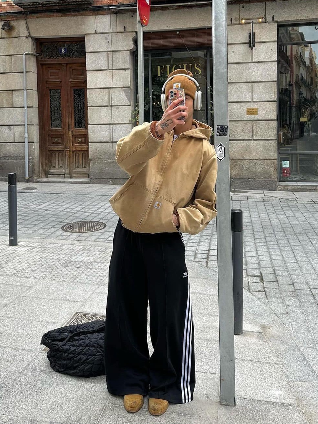 Adidas Firebird Track Pants Black - KR Sizing, Palace x Adidas Firebird Track Pants Black - 23SS 착용 스타일 - 3