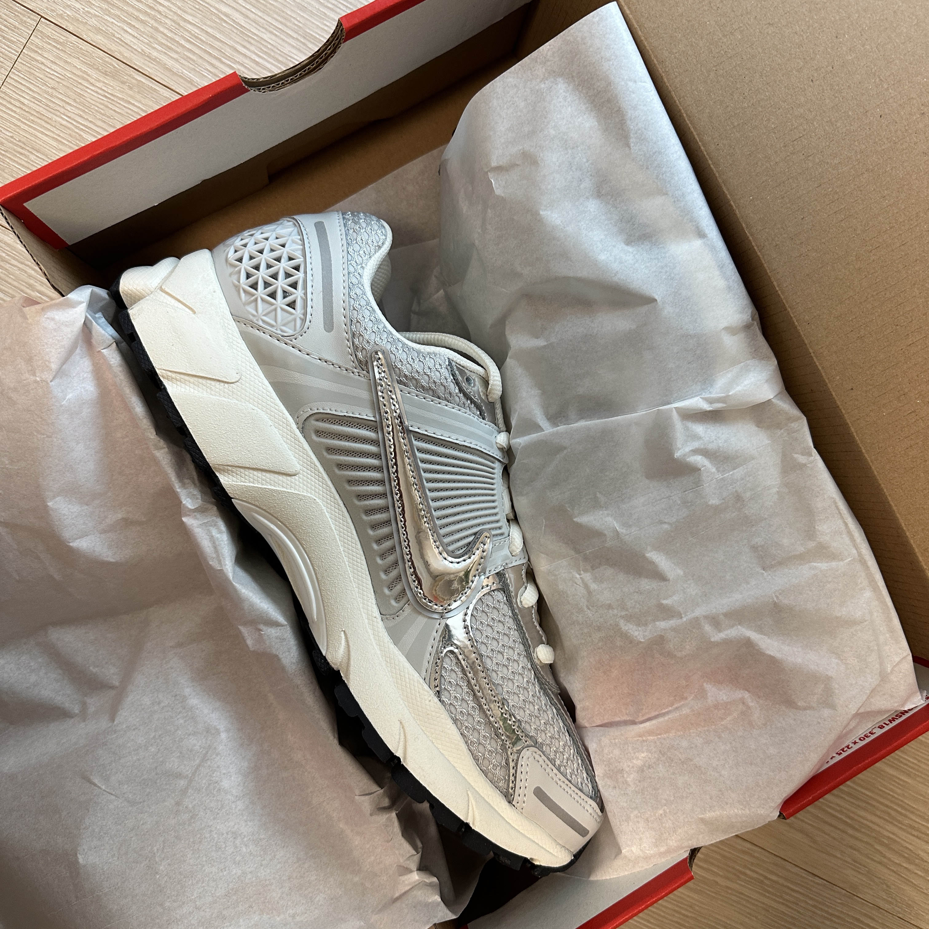 Nike Zoom Vomero 5 Photon Dust Gridiron 착용 스타일 - 1