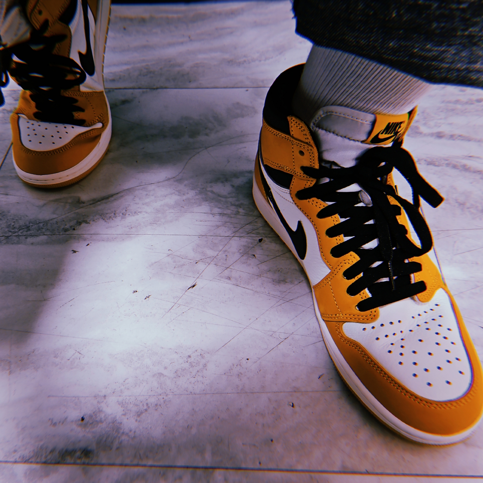 Jordan 1 Retro High OG Yellow Ochre 착용 스타일 - 3