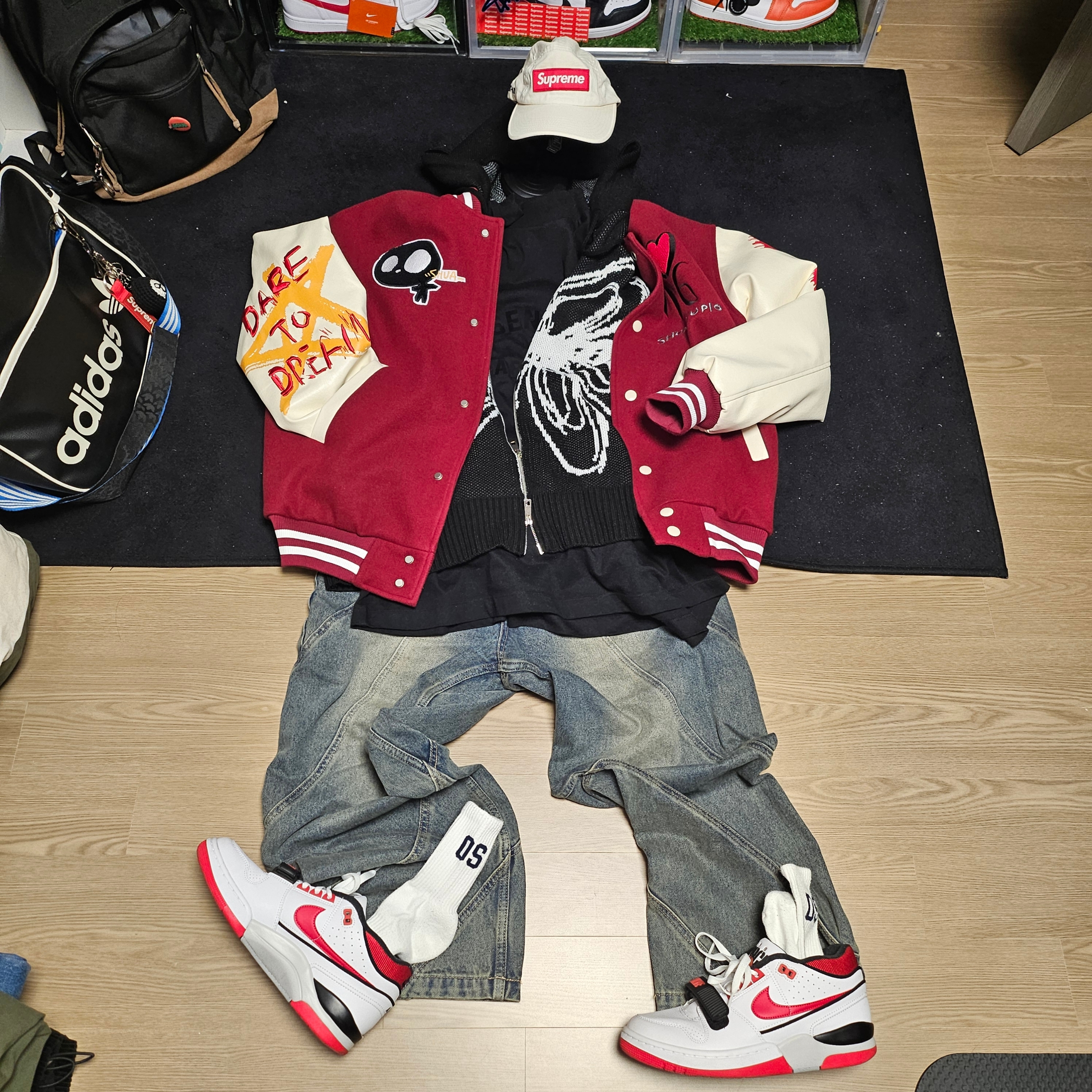 Supreme Military Camp Cap Stone - 22SS, Nike x Billie Eilish Air Alpha Force 88 Fire Red and White 착용 스타일 - 4