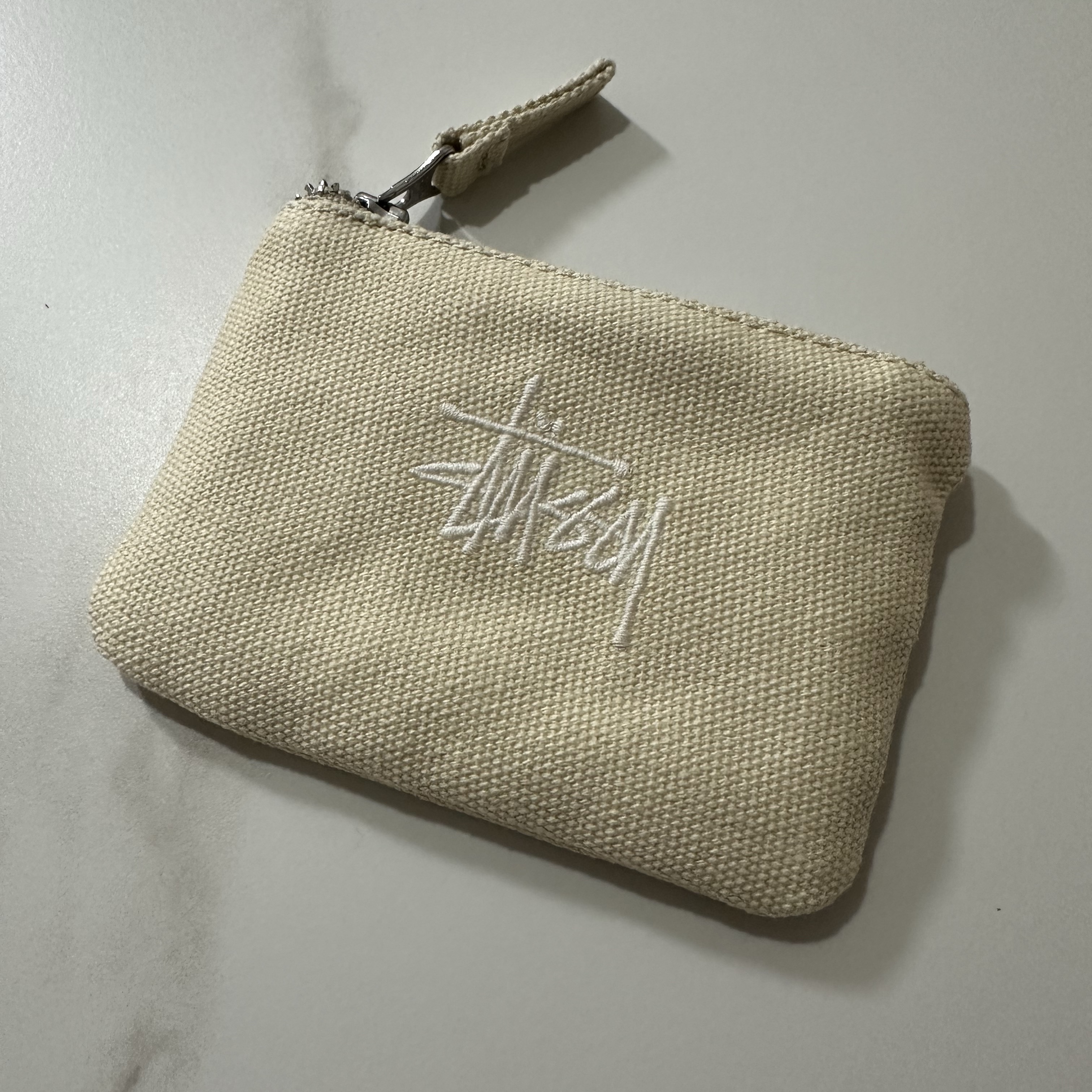 Stussy Canvas Coin Pouch Natural 착용 스타일