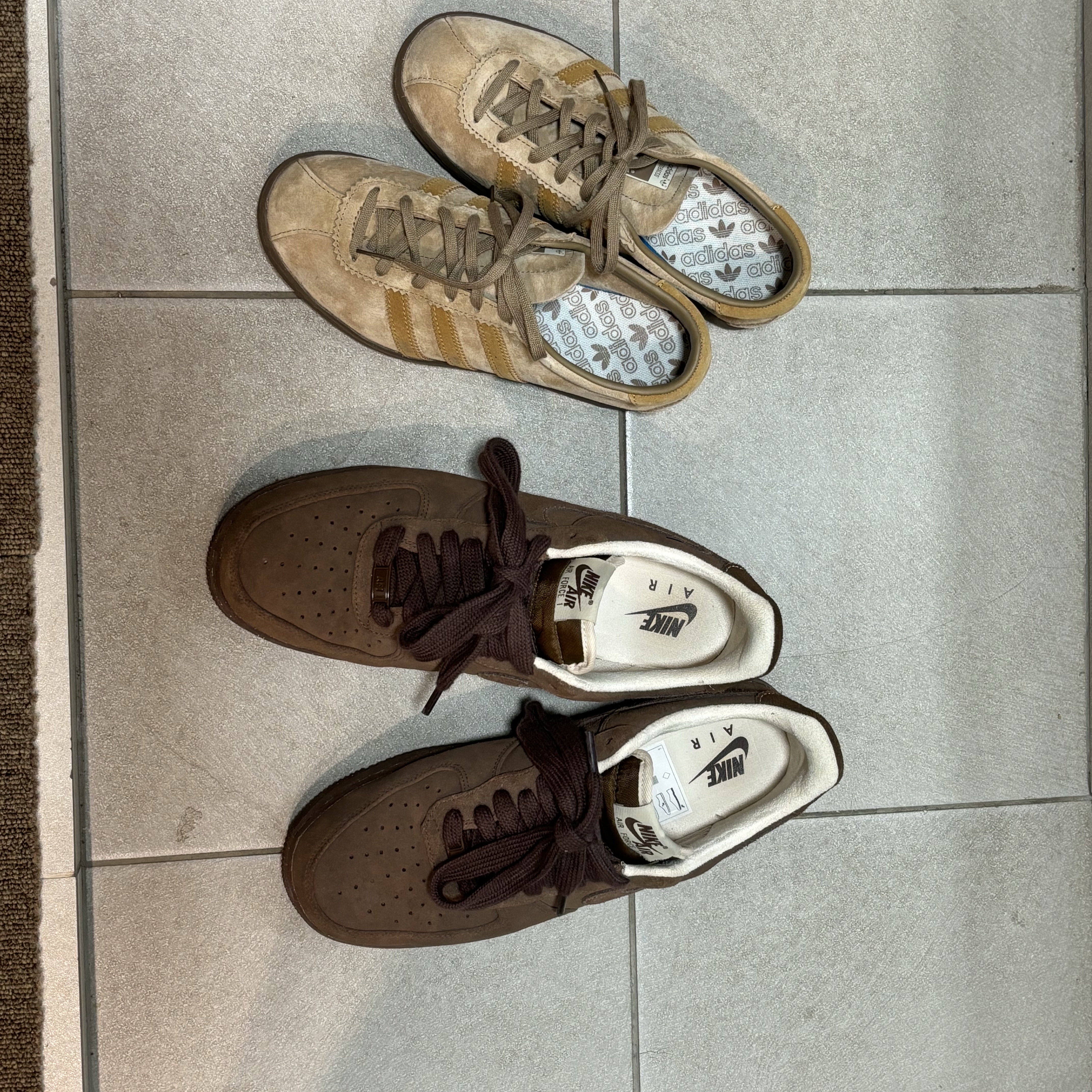 Adidas Tobacco Pantone Mesa, (W) Nike Air Force 1 '07 Cacao Wow 착용 스타일