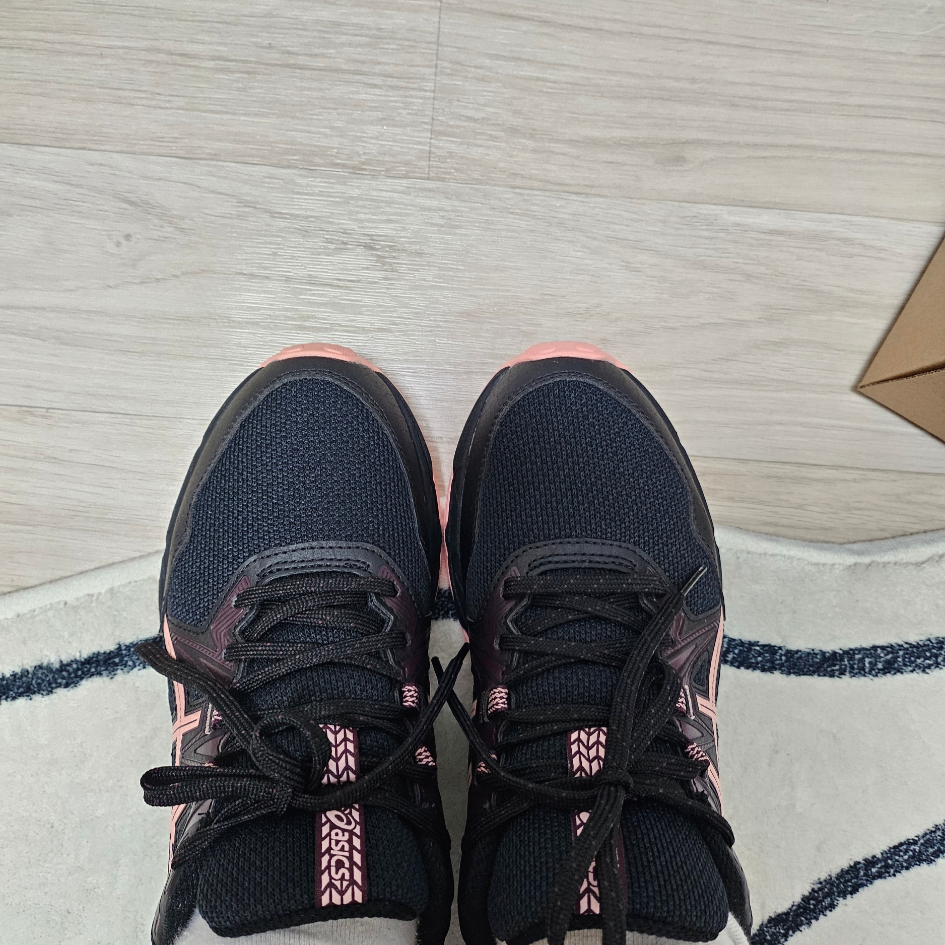 (W) Asics Gel-Venture 8 Black Frosted Rose 착용 스타일