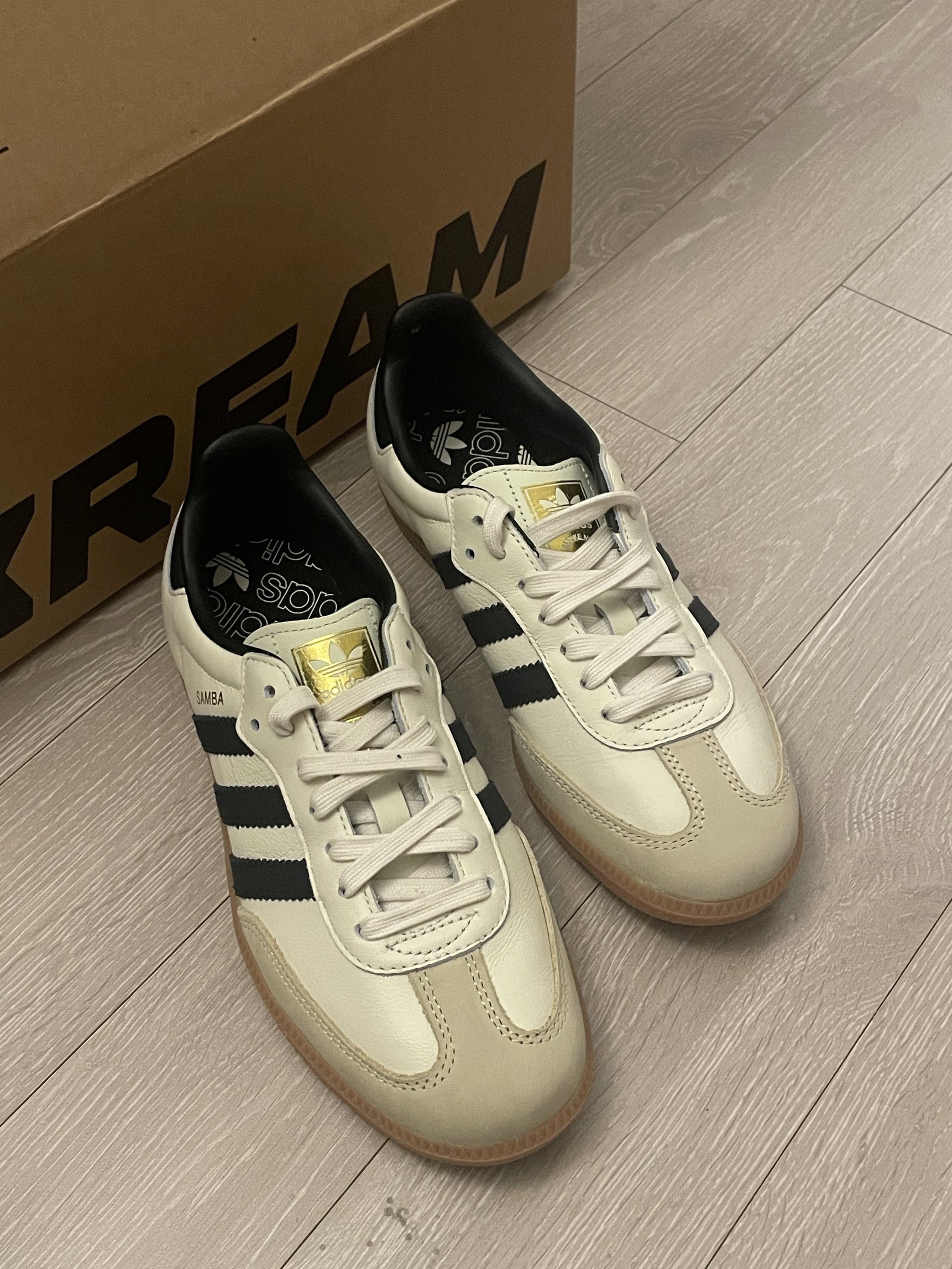 (W) Adidas Samba OG Cream White Core Black 착용 스타일 - 1