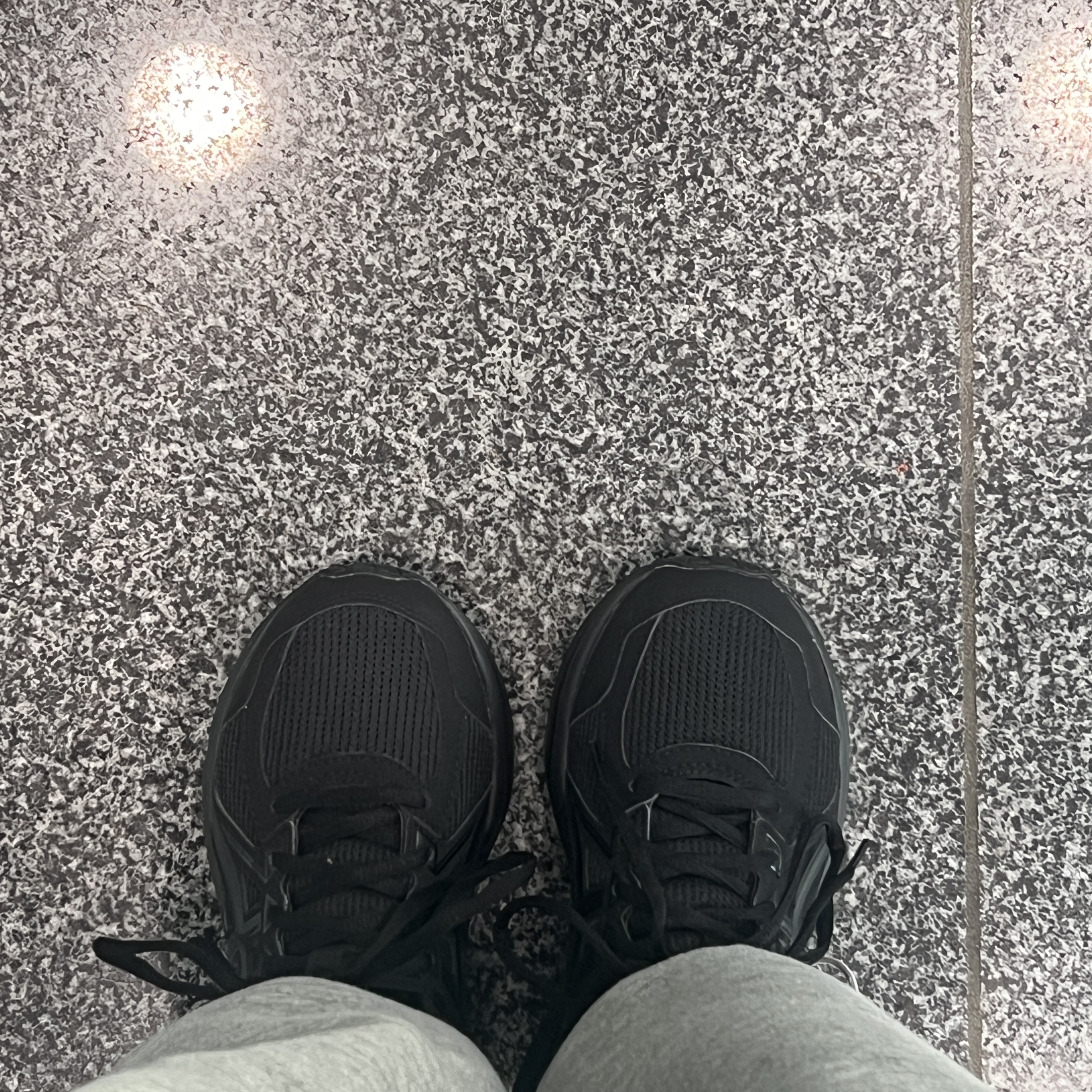 Asics Jog 100 2 Black 착용 스타일 - 1
