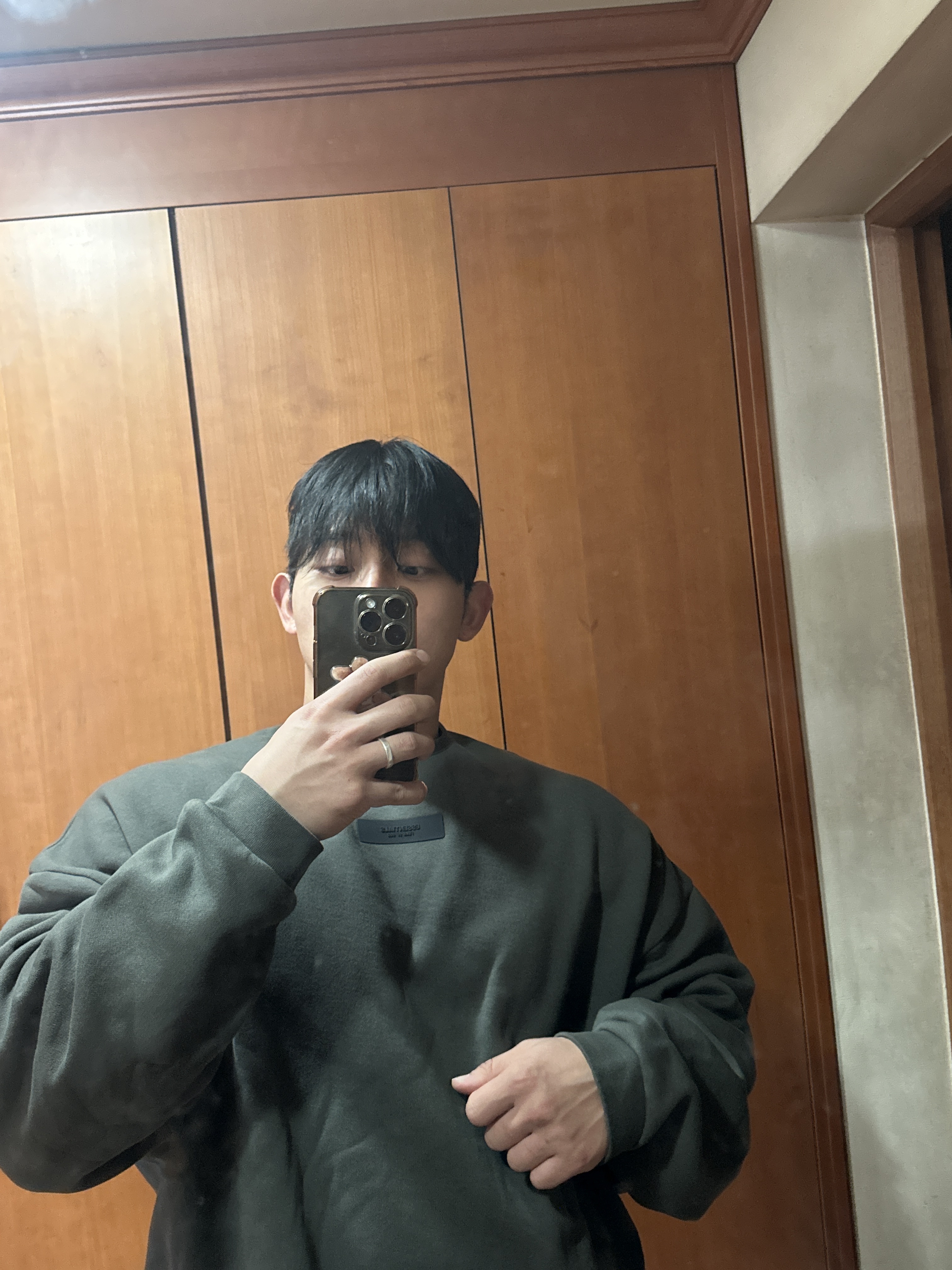 Essentials Crewneck Ink - 24SS 착용 스타일 - 1