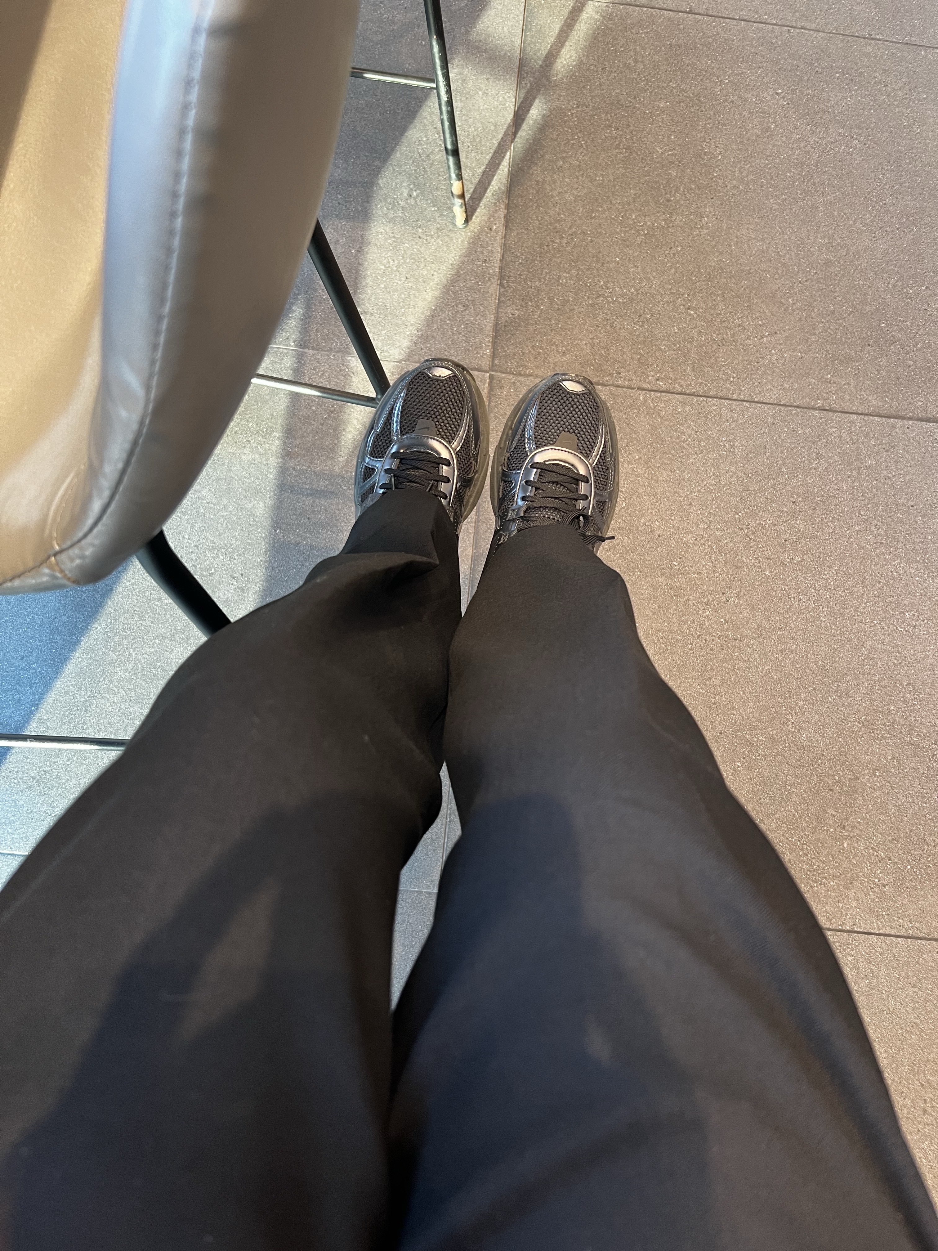 Nike V2K Run Black Anthracite 착용 스타일