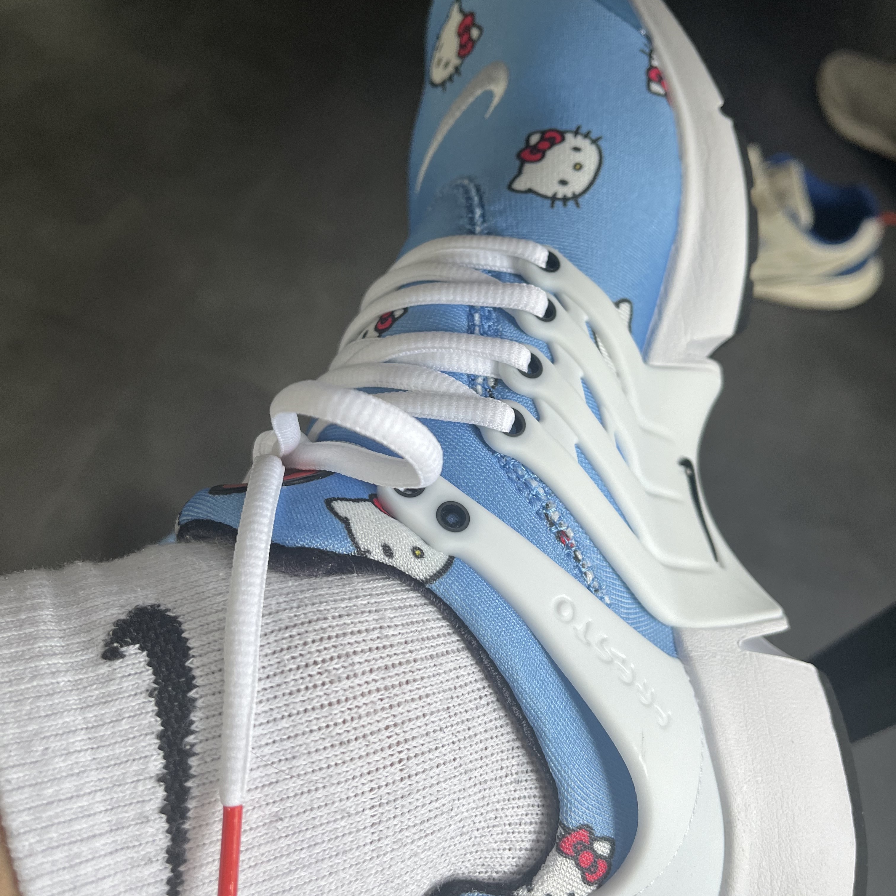 Nike x Hello Kitty Air Presto University Blue 착용 스타일 - 2
