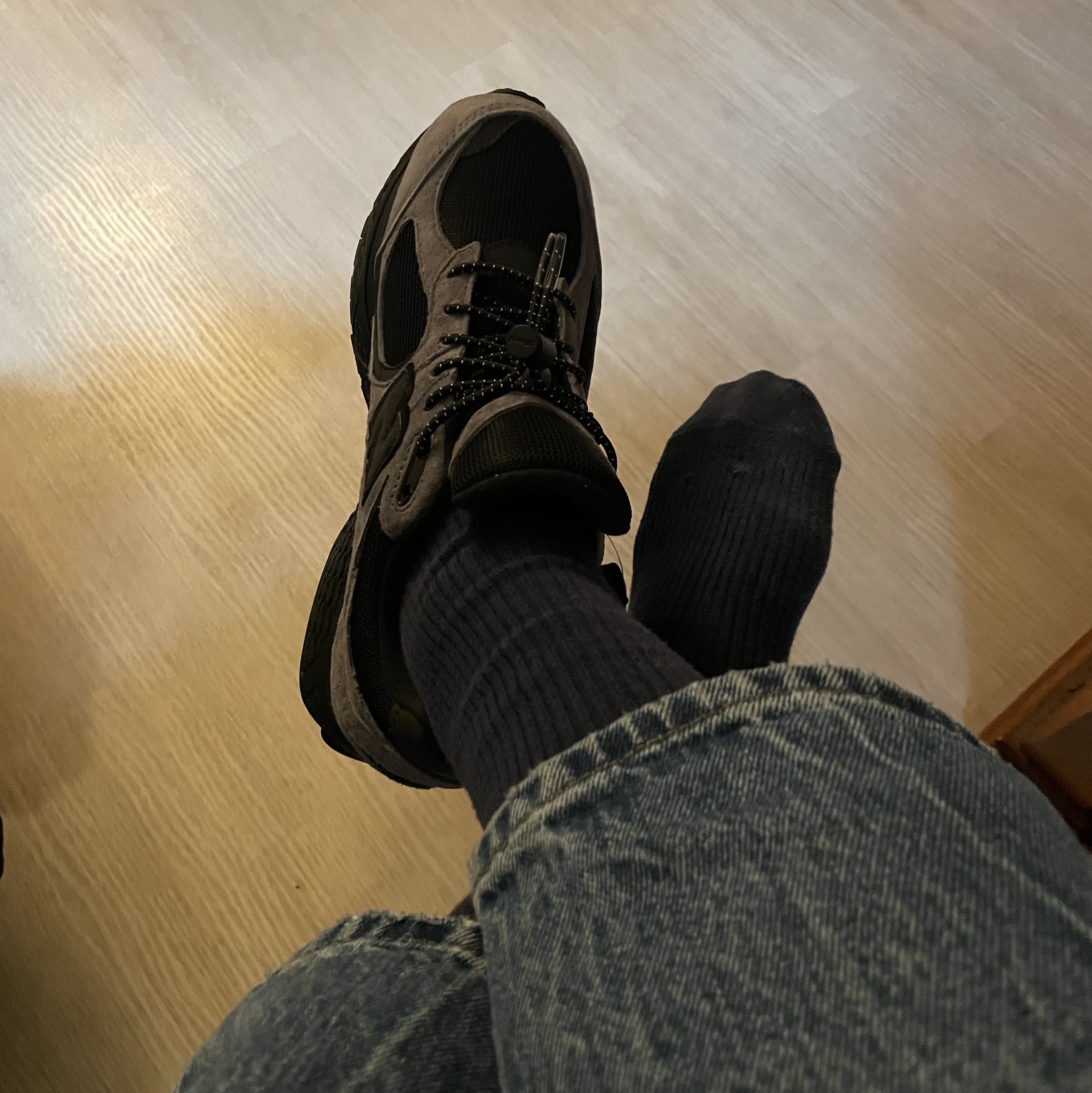 New Balance x JJJJound 2002R Gore-Tex Charcoal 착용 스타일
