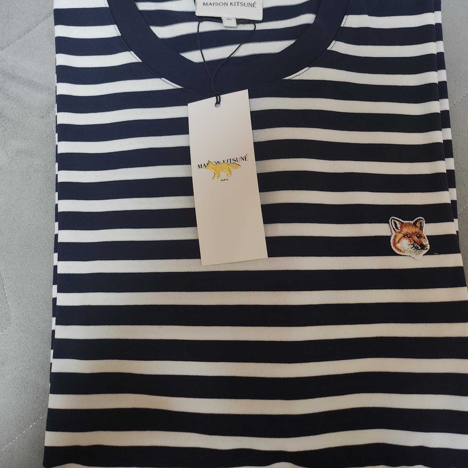 Maison Kitsune Fox Head Patch Regular Marin Long Sleeve T-Shirt Navy Stripes 착용 스타일