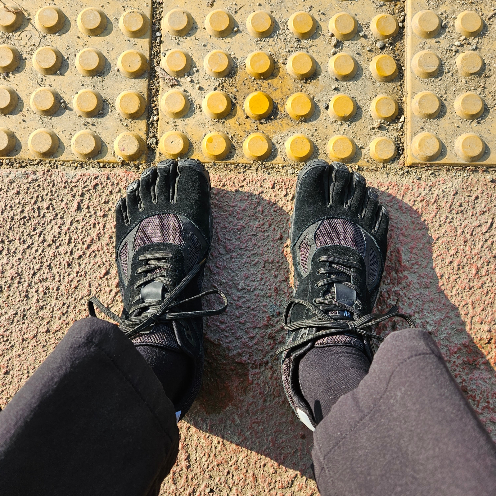Suicoke x Takahiromiyashita The Soloist Nin-Run Sol Black 착용 스타일 - 1