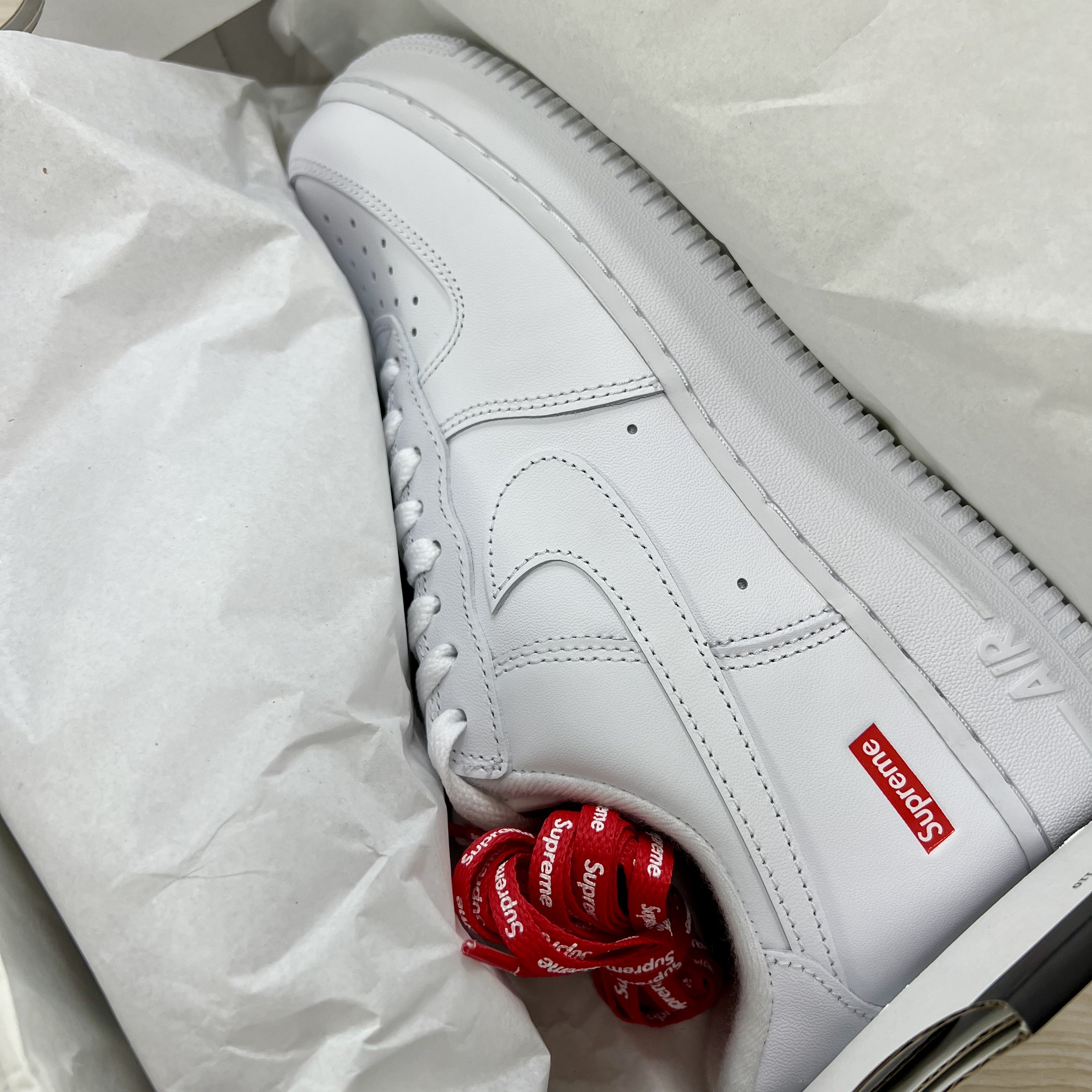 Nike x Supreme Air Force 1 Low White 착용 스타일