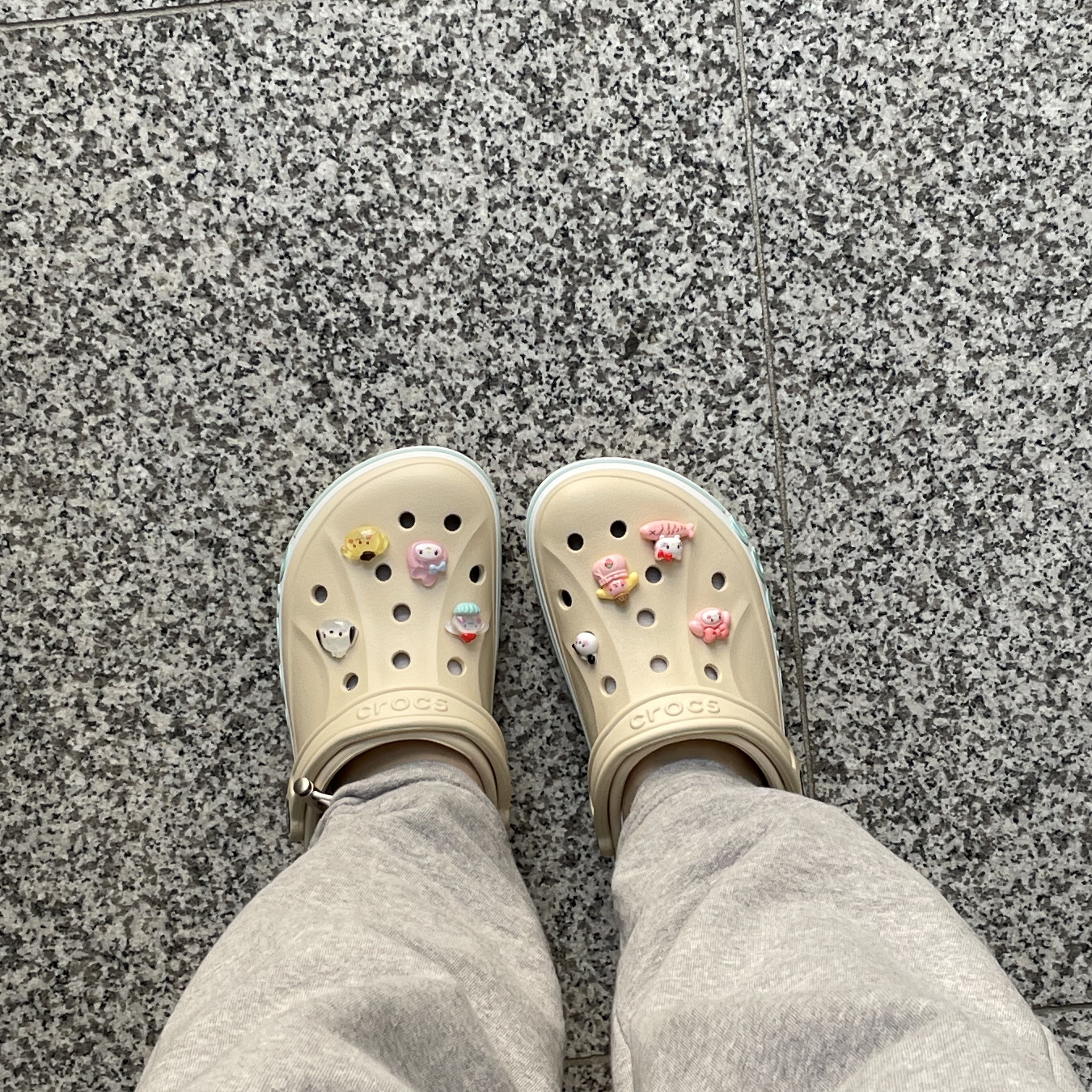Crocs Bayaband Clog Winter White Multi 착용 스타일