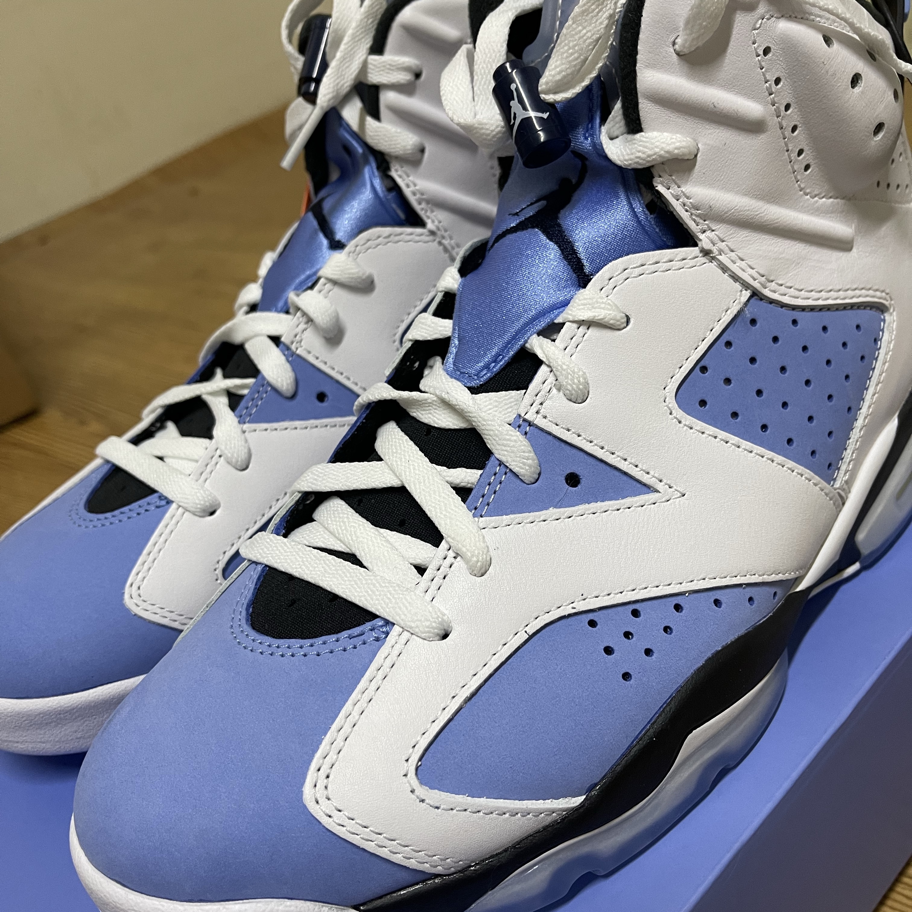 Jordan 6 Retro University Blue 착용 스타일