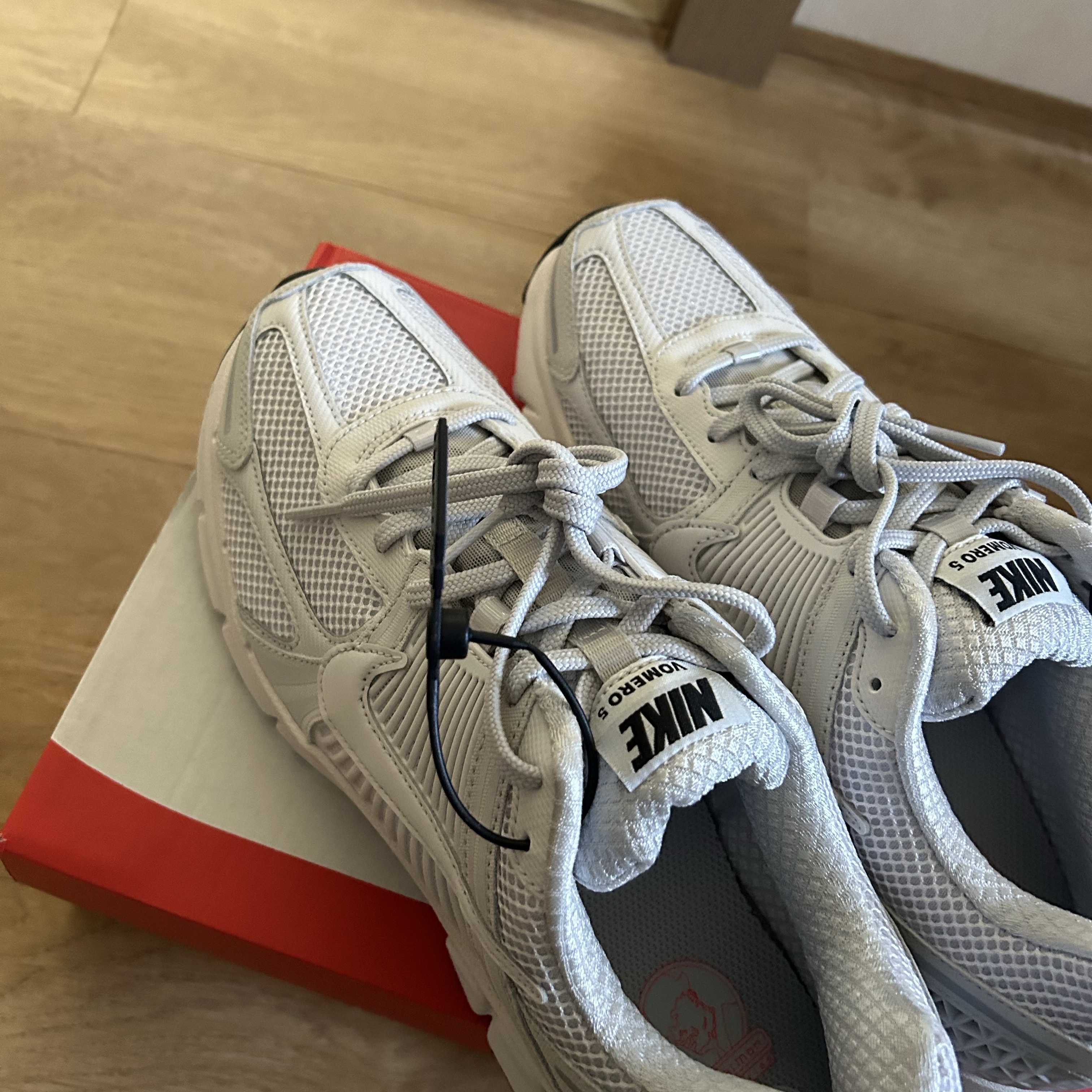 Nike Zoom Vomero 5 SP Vast Grey 2023 착용 스타일 - 1
