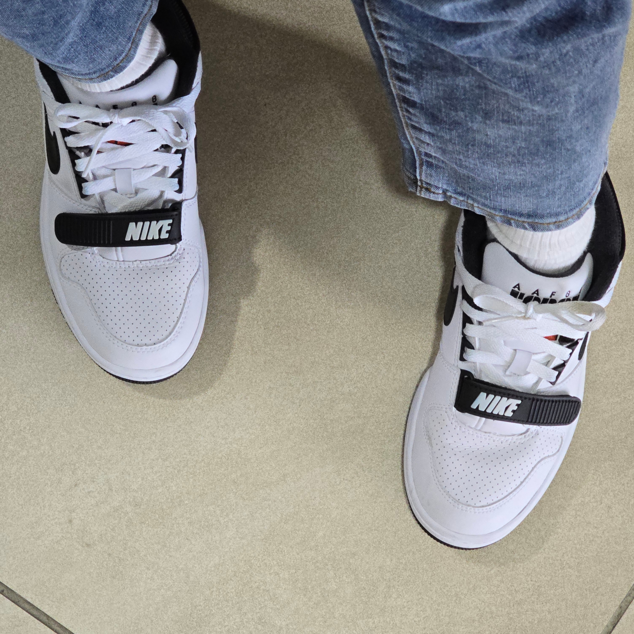 Nike x Billie Eilish Air Alpha Force 88 Black and White 착용 스타일