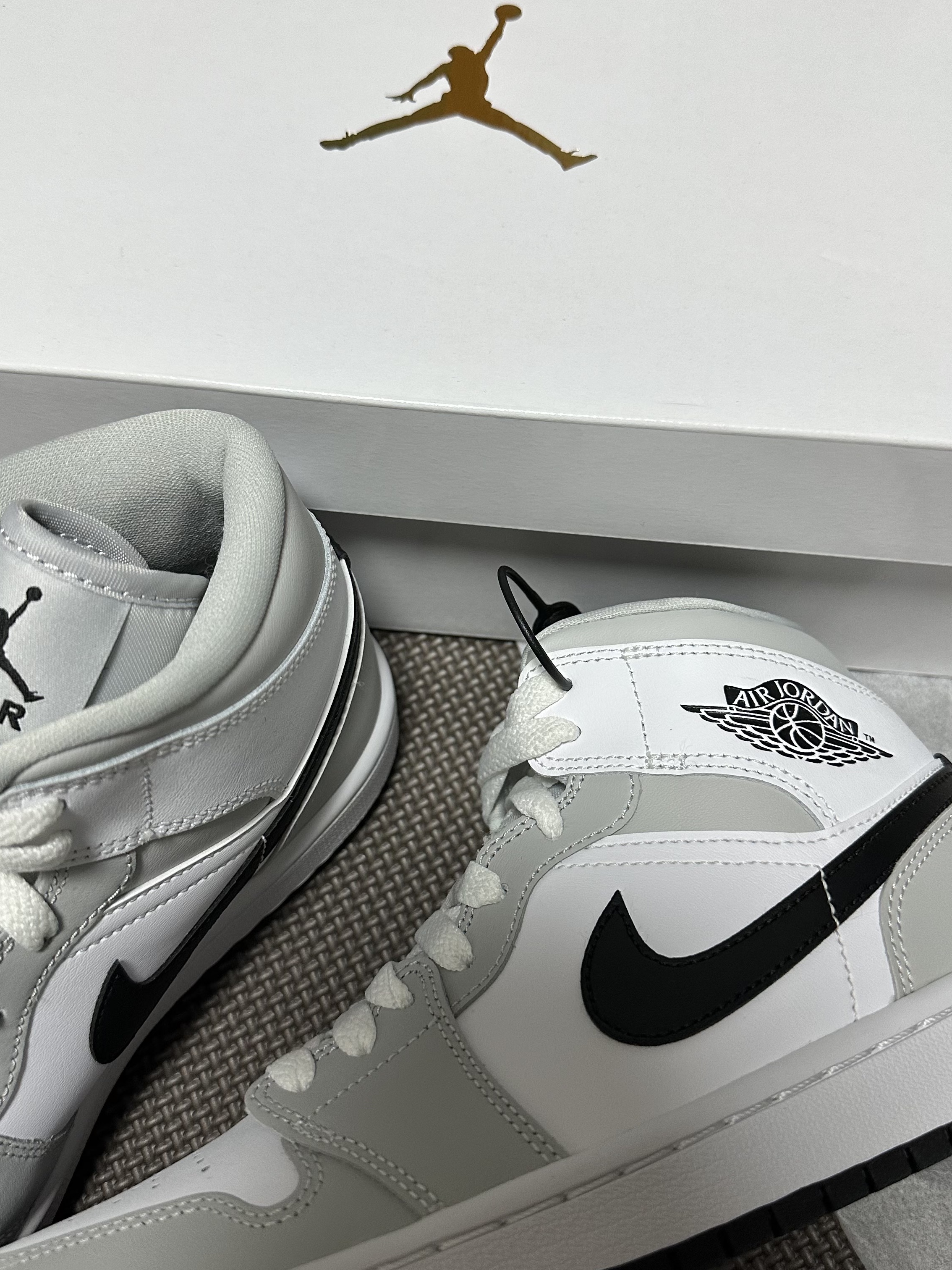 (W) Jordan 1 Mid Grey Fog 착용 스타일 - 3