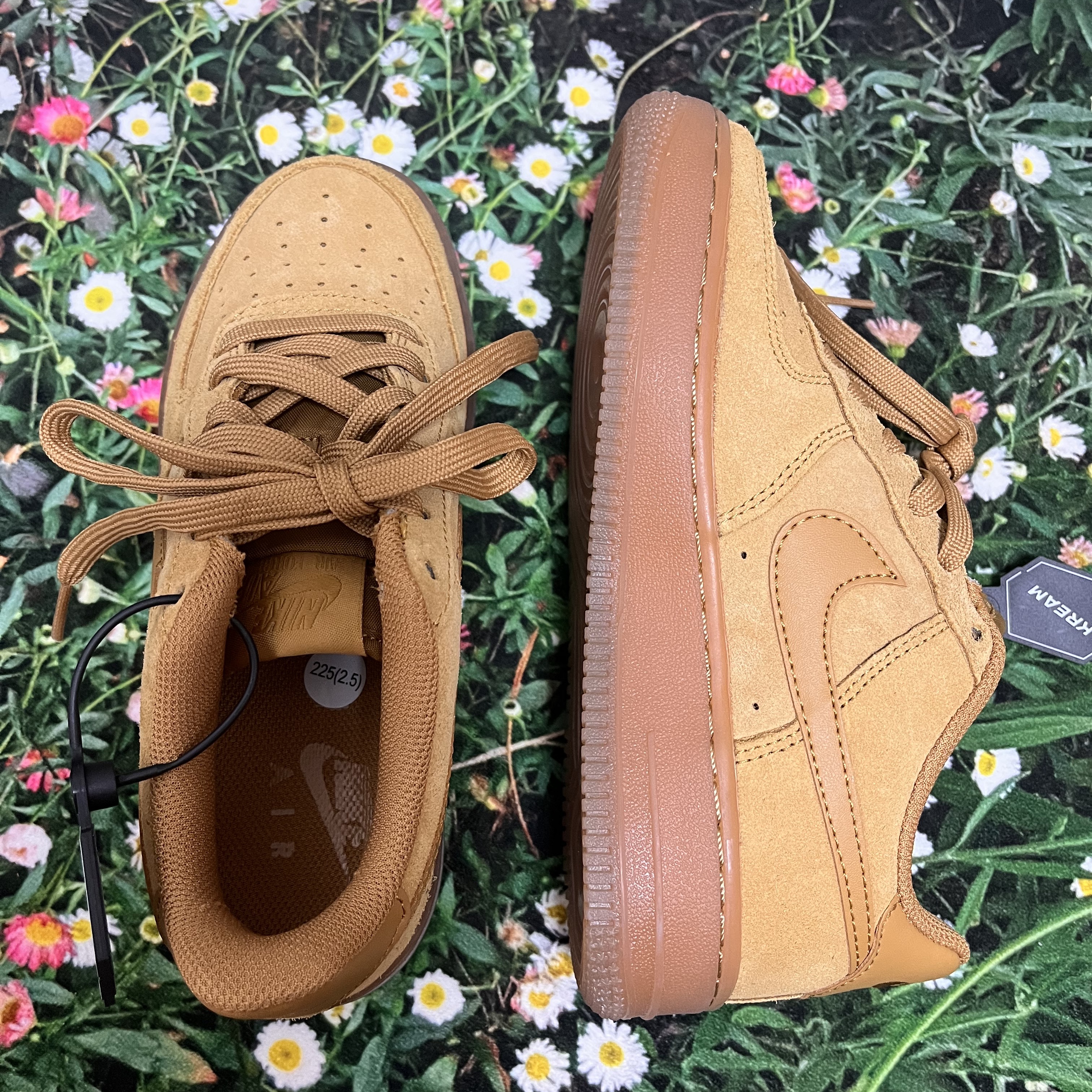 (GS) Nike Air Force 1 LV8 3 Wheat 착용 스타일