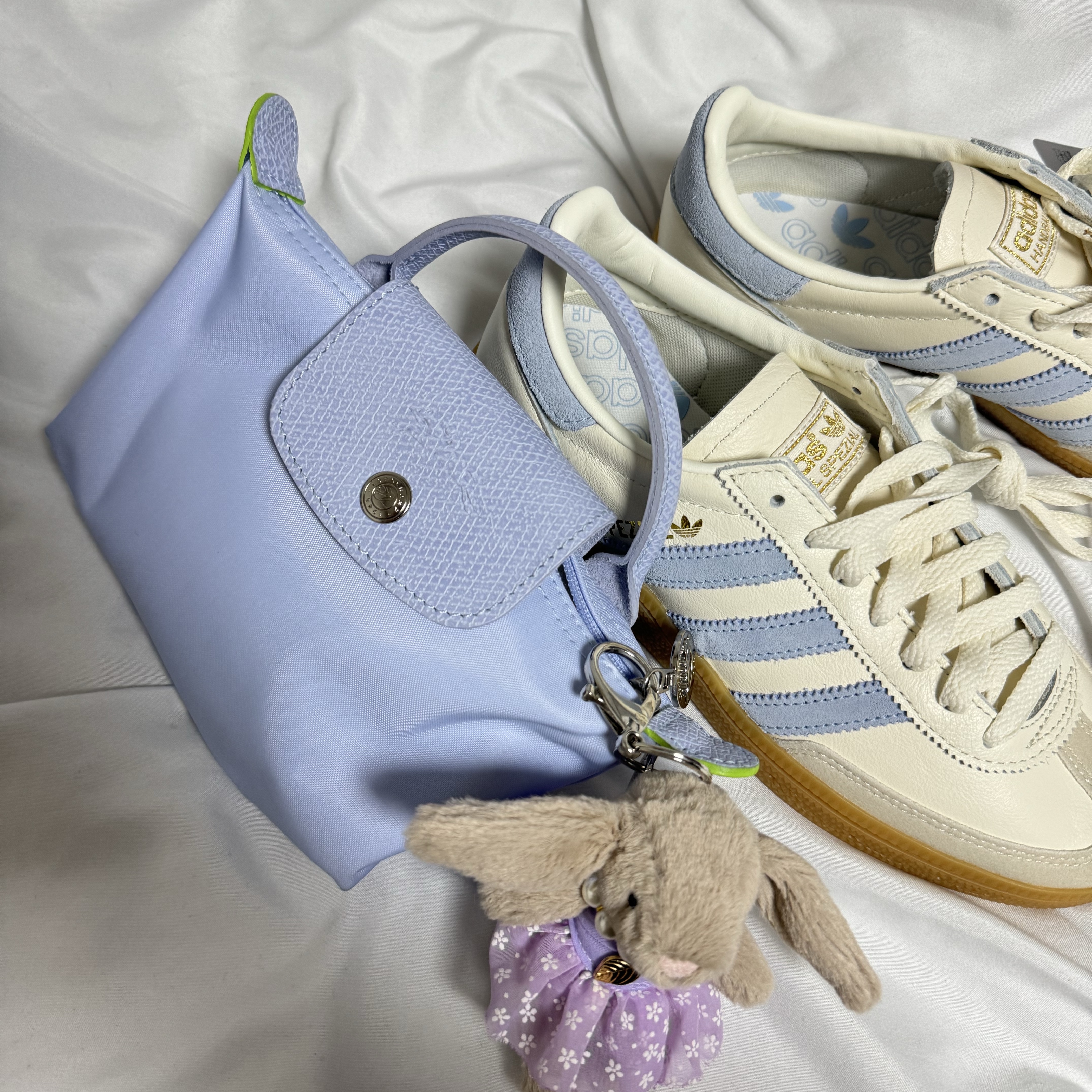 Jellycat Bashful Bunny Bag Charm Beige, Longchamp Le Pliage Green Handle Pouch Blue 착용 스타일