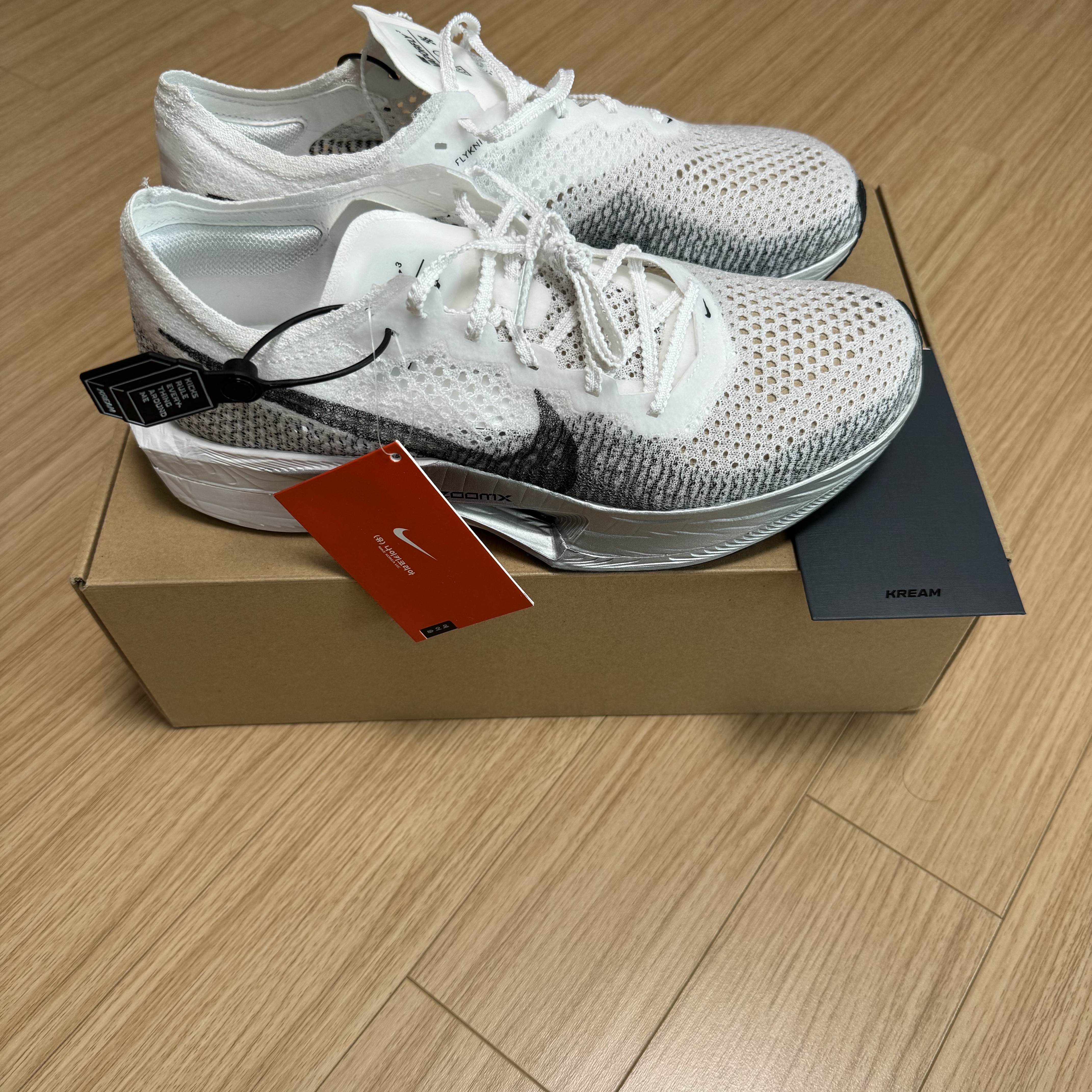 Nike ZoomX Vaporfly Next% 3 White Grey 착용 스타일 - 1