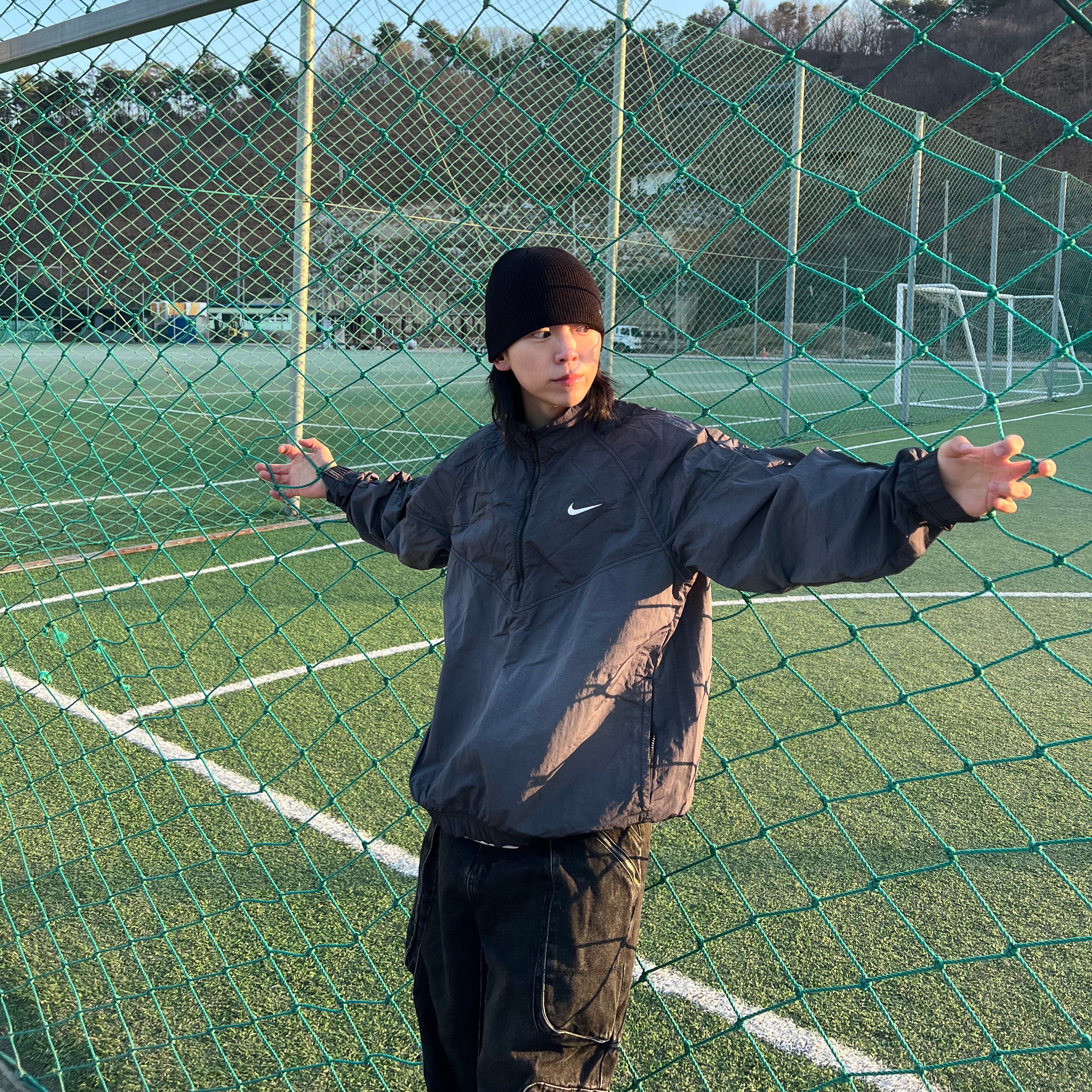 Nike x Stussy Windrunner Jacket Off Noir 착용 스타일 - 2
