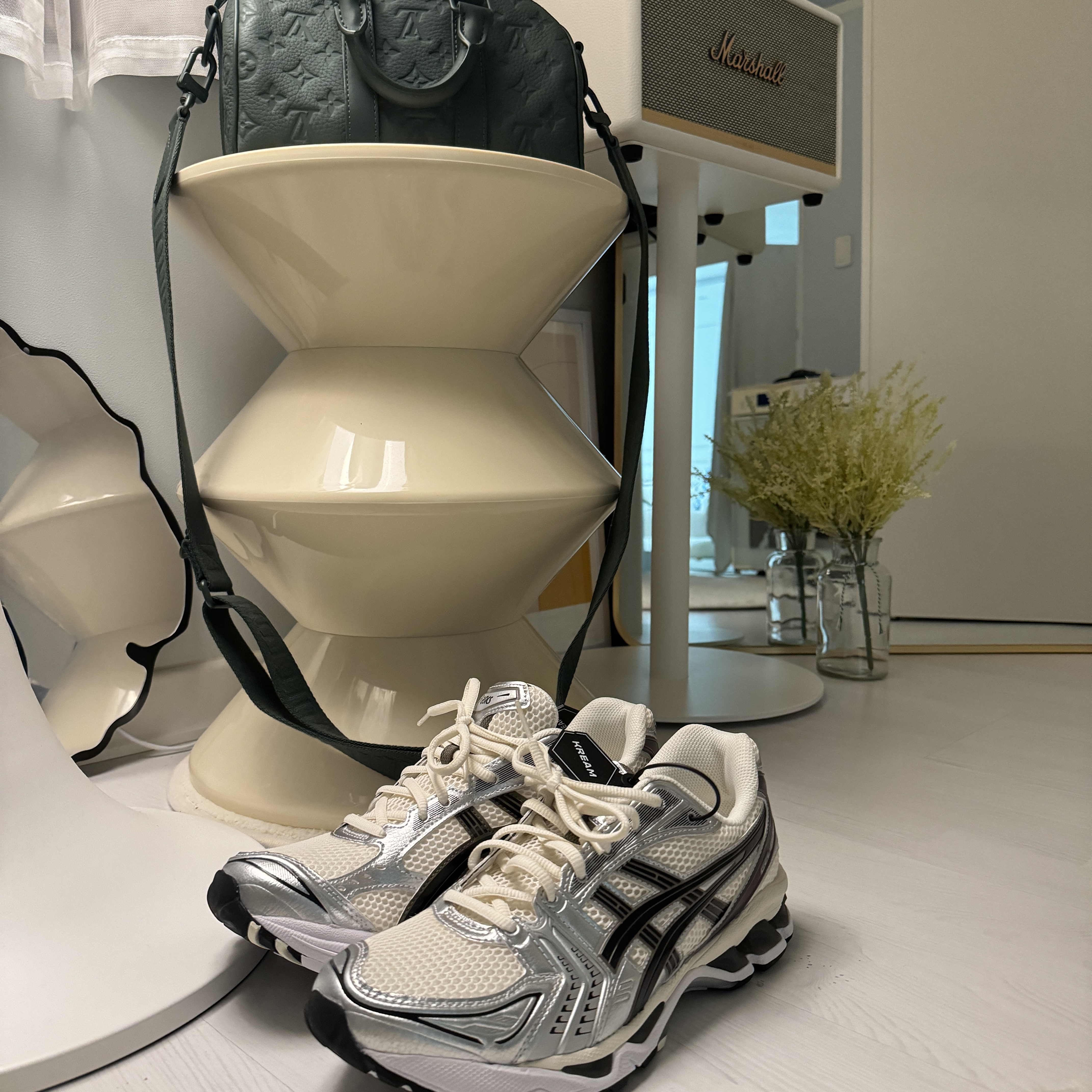 Asics Gel-Kayano 14 Cream Black 착용 스타일 - 2