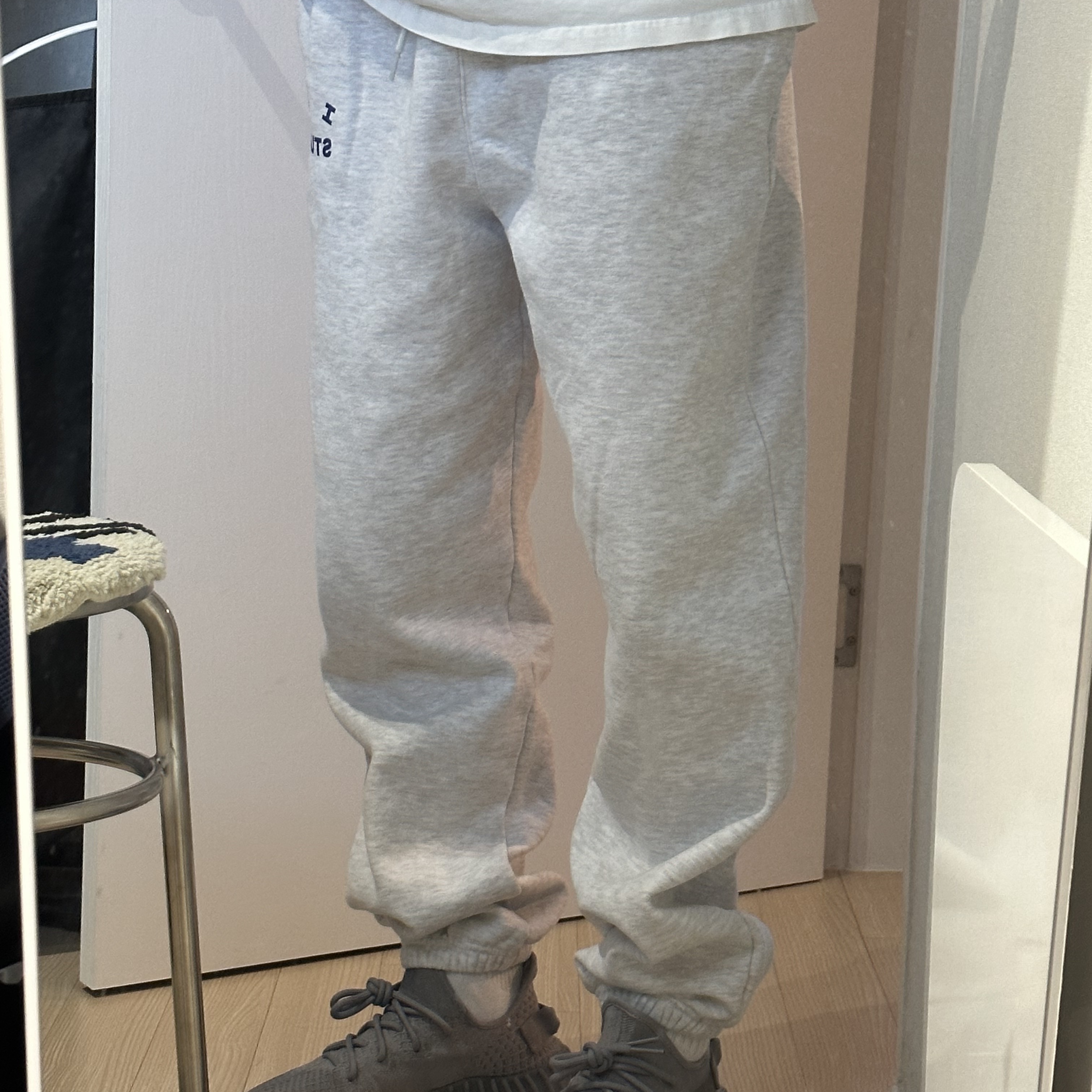 Adidas Yeezy Boost 350 V2 Steel Grey, IAB Studio Sweatpants Light Gray 착용 스타일 - 6
