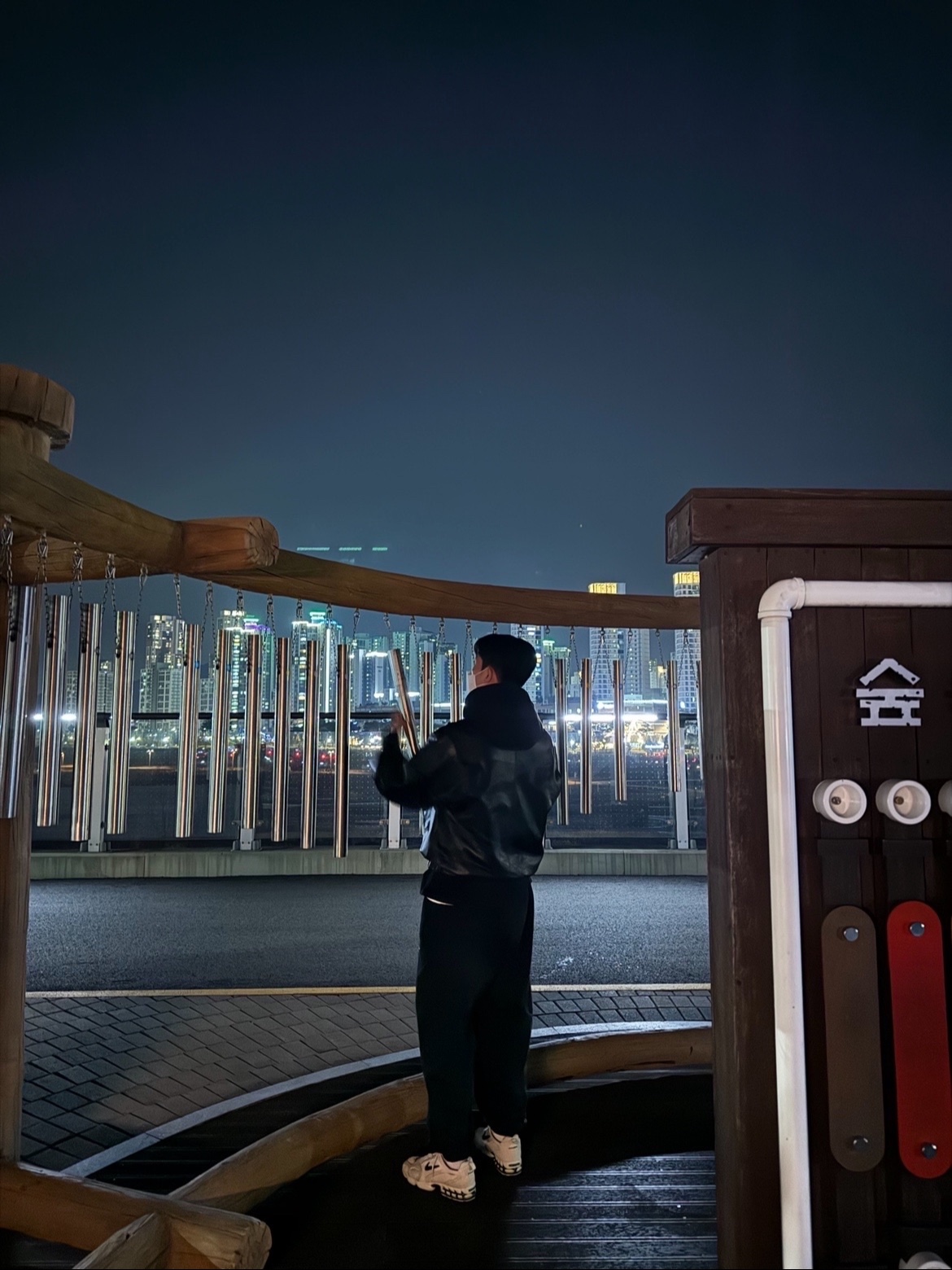 Nike x Stussy Air Zoom Spiridon Cage 2 Fossil, Nike NRG Solo Swoosh Fleece Hoodie Black White - US/EU 착용 스타일