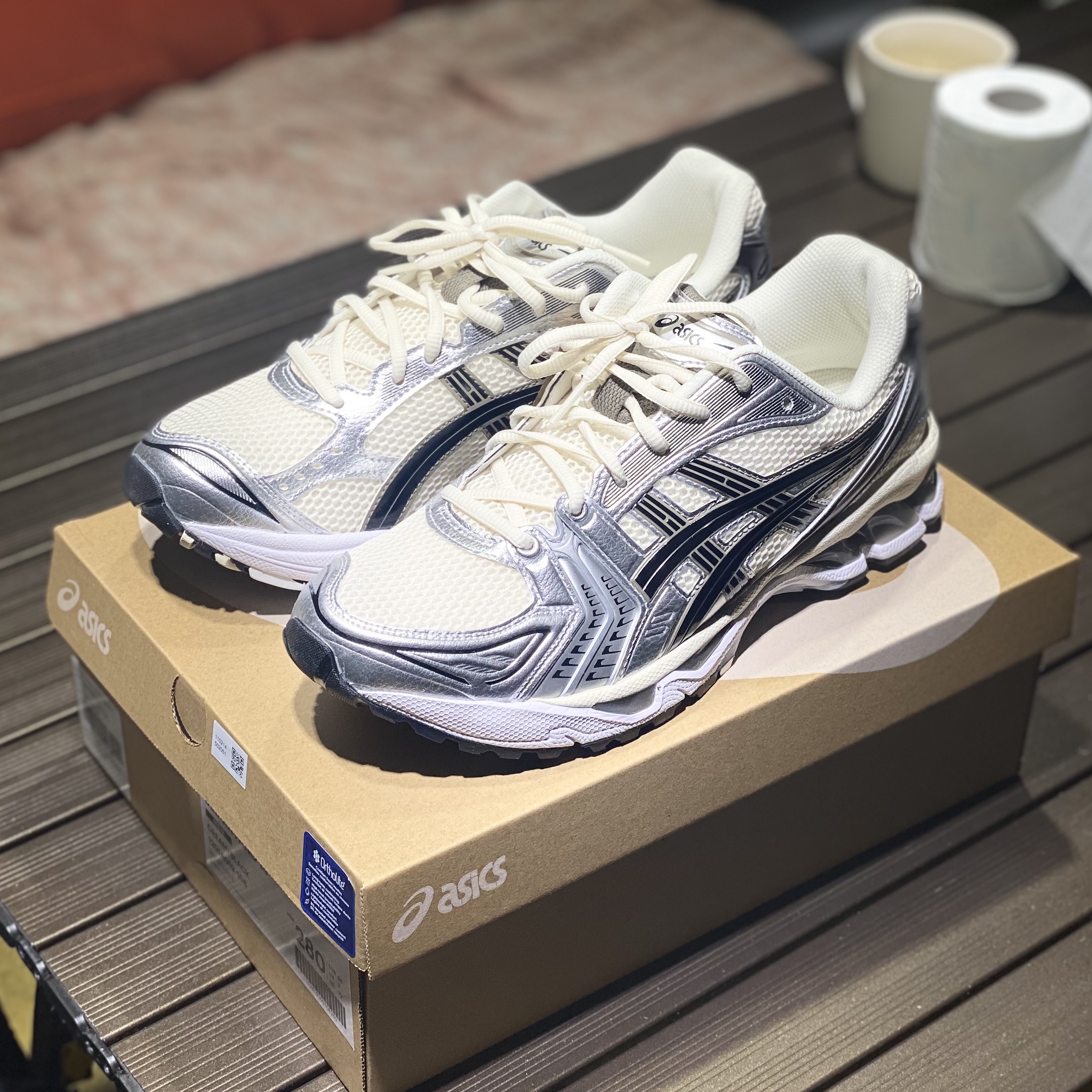 Asics Gel-Kayano 14 Cream Black 착용 스타일 - 2