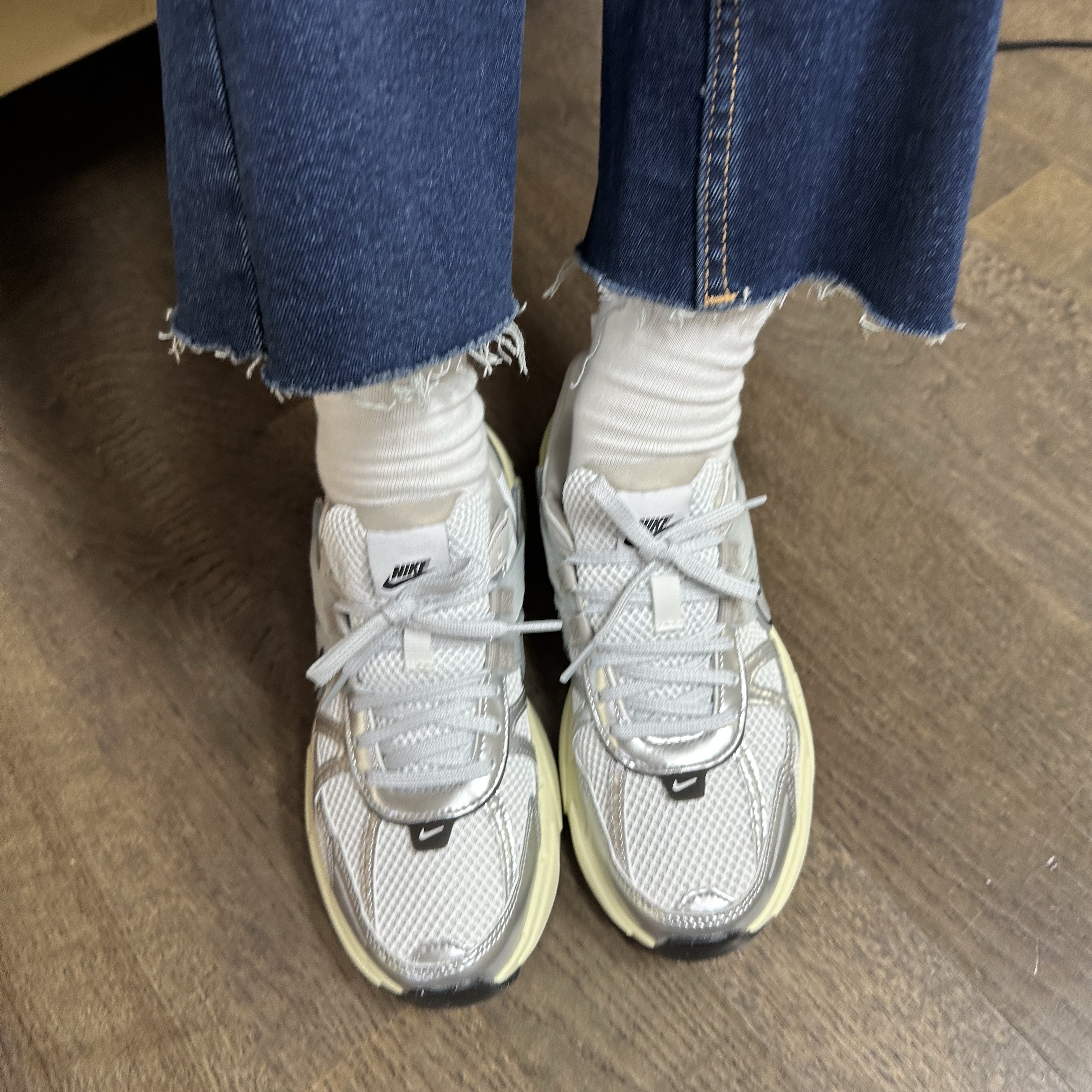 Nike V2K Run Summit White Metallic Silver 착용 스타일