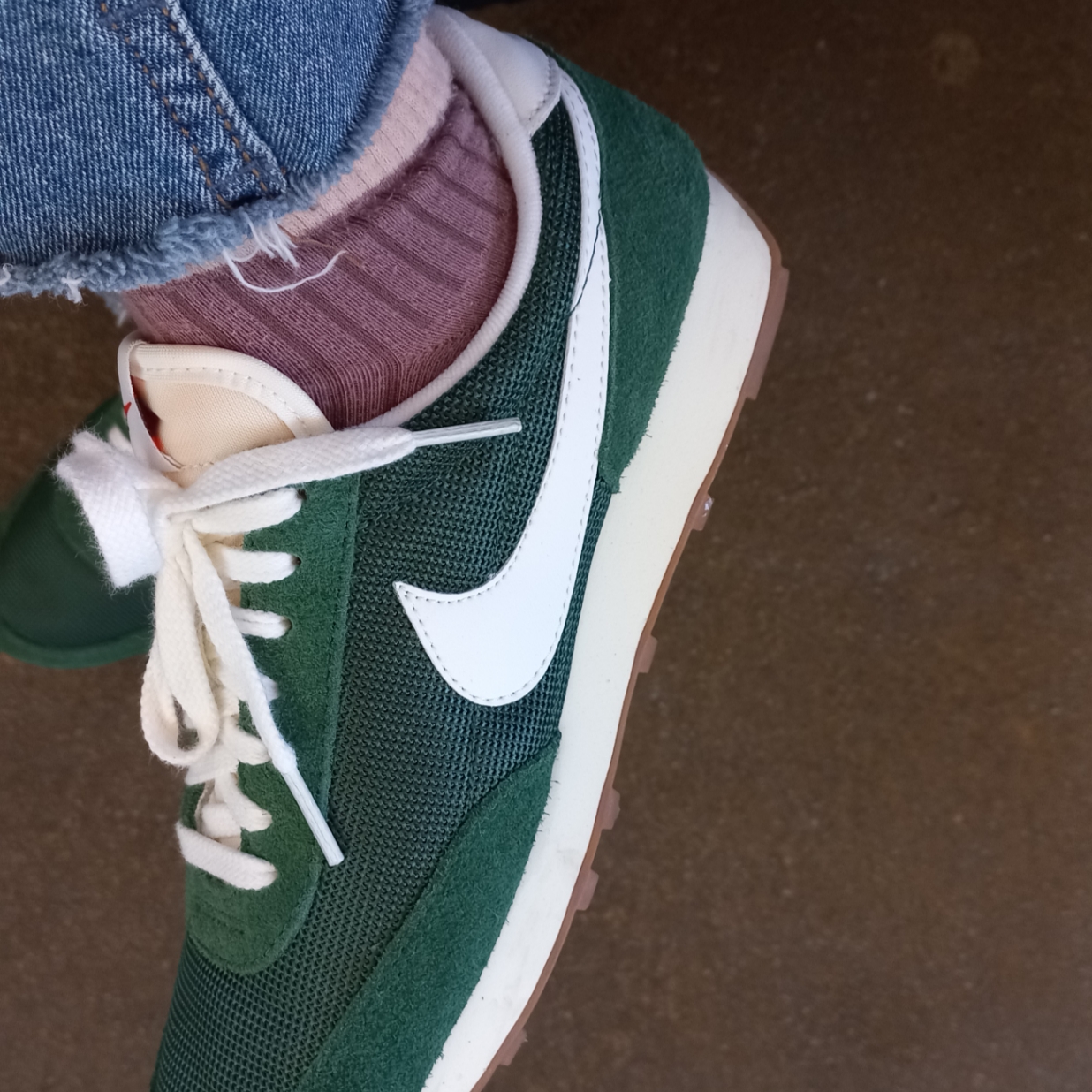 (W) Nike Daybreak Vintage Fir Coconut Milk 착용 스타일 - 2