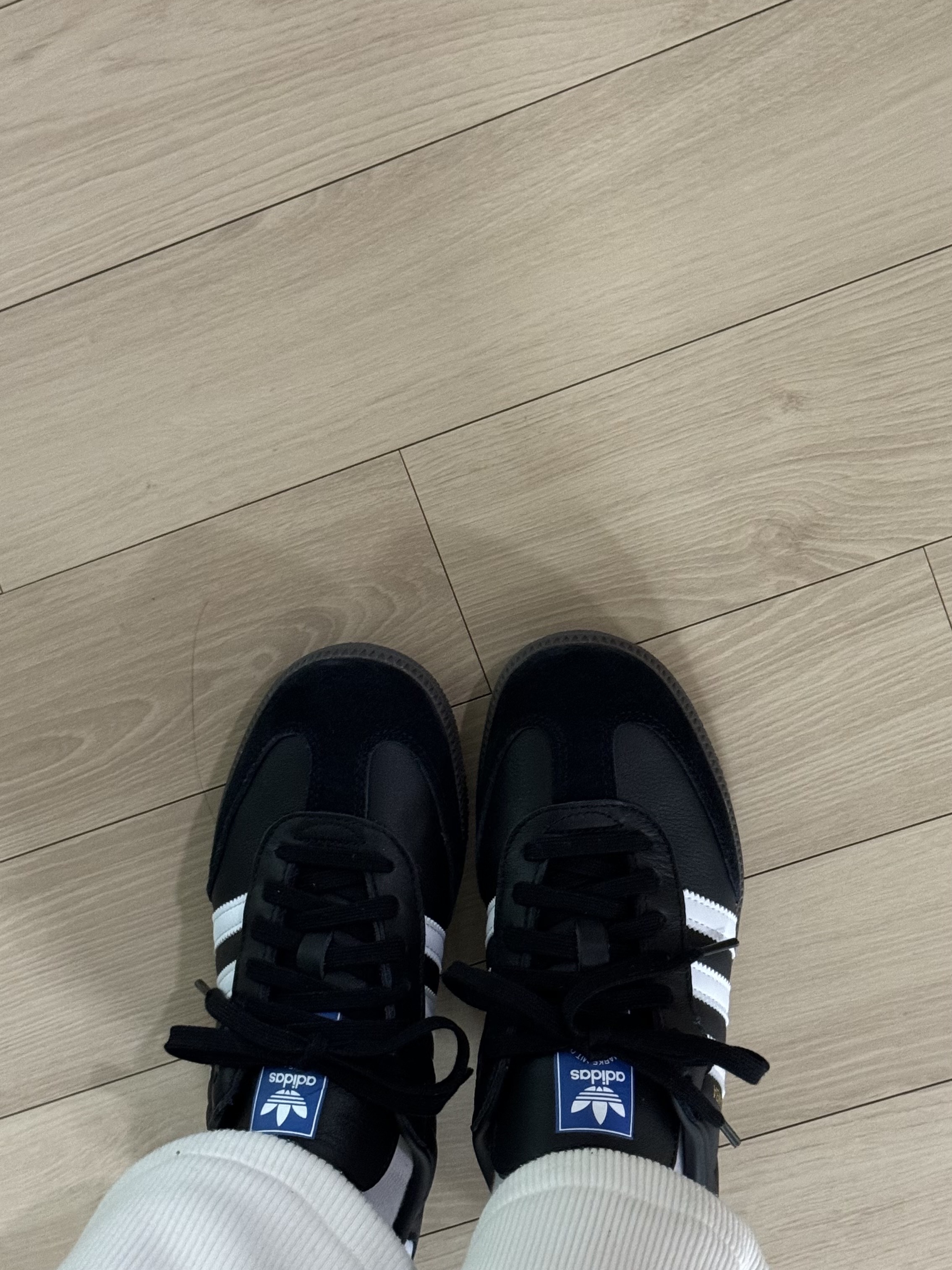 Adidas Samba OG Black White Gum 착용 스타일 - 3