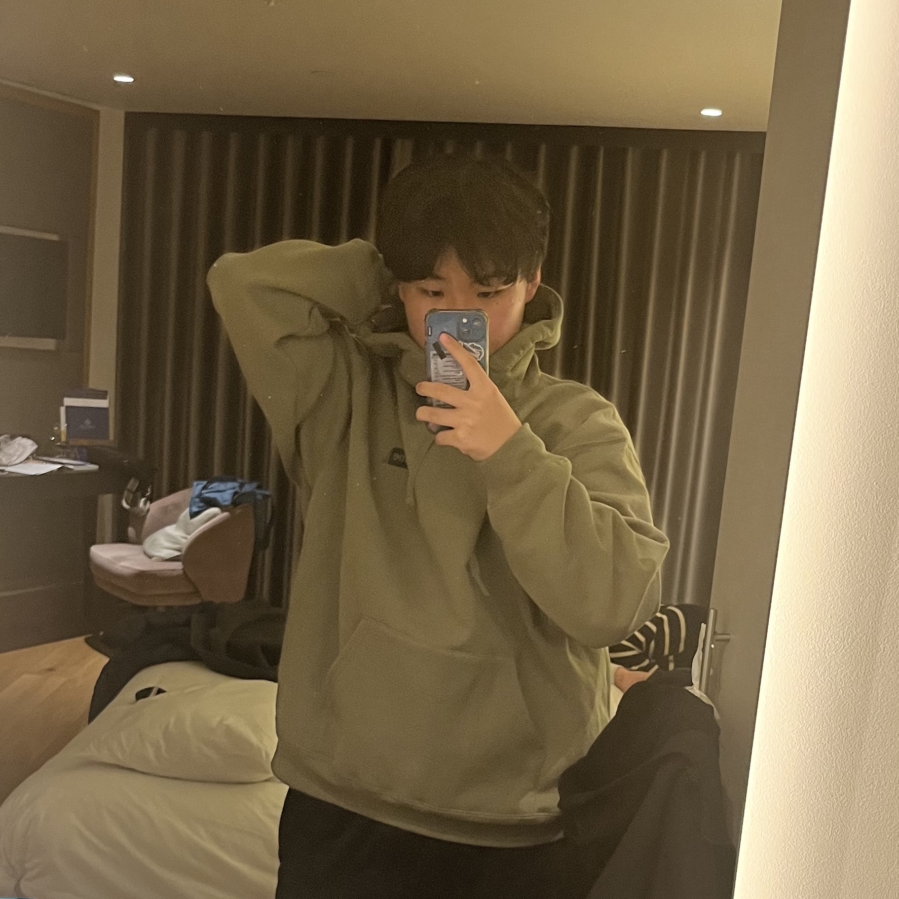 Supreme Catwoman Hooded Sweatshirt Light Olive - 23FW 착용 스타일