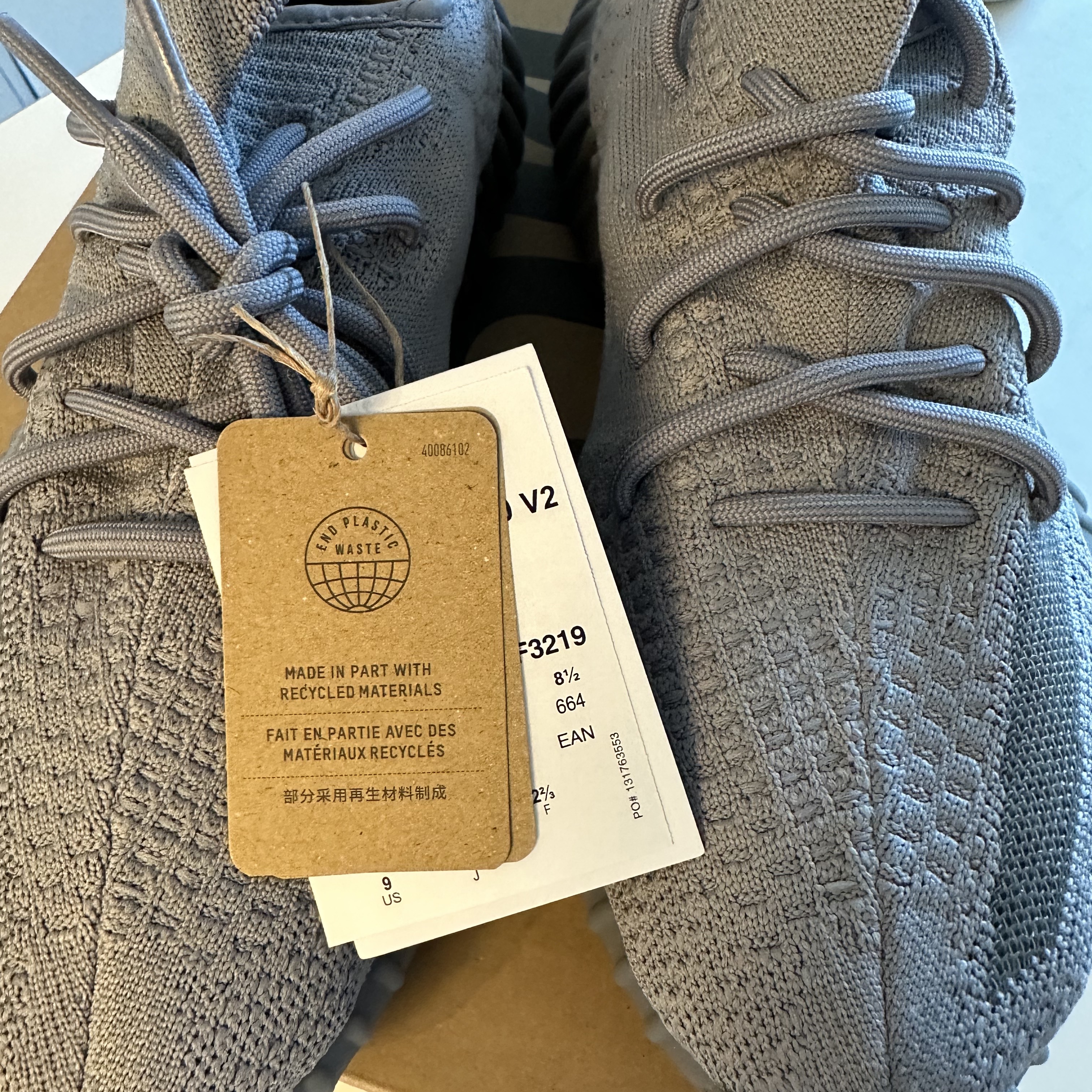 Adidas Yeezy Boost 350 V2 Steel Grey, IAB Studio Sweatpants Light Gray 착용 스타일 - 3
