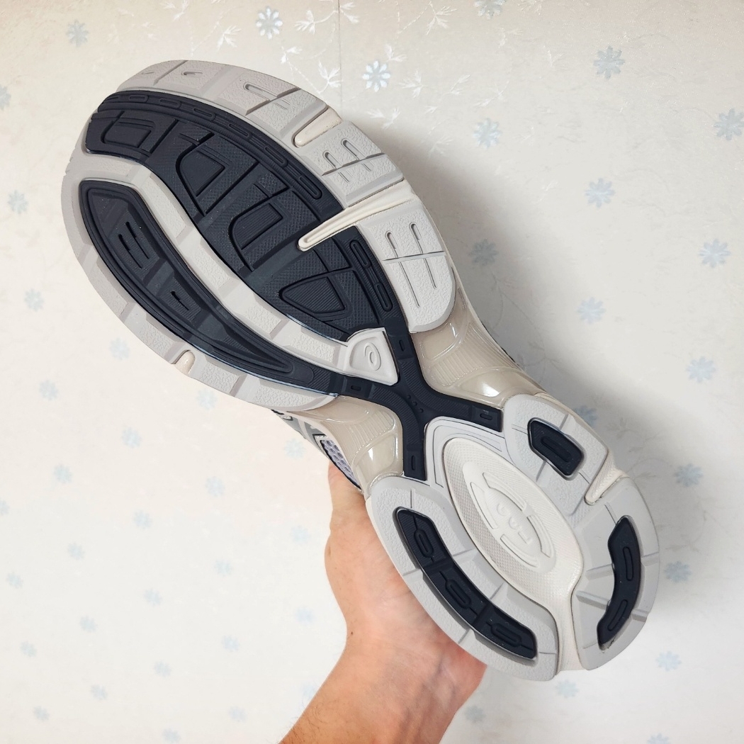 Asics Gel-1130 Oyster Grey Clay Grey 착용 스타일 - 3