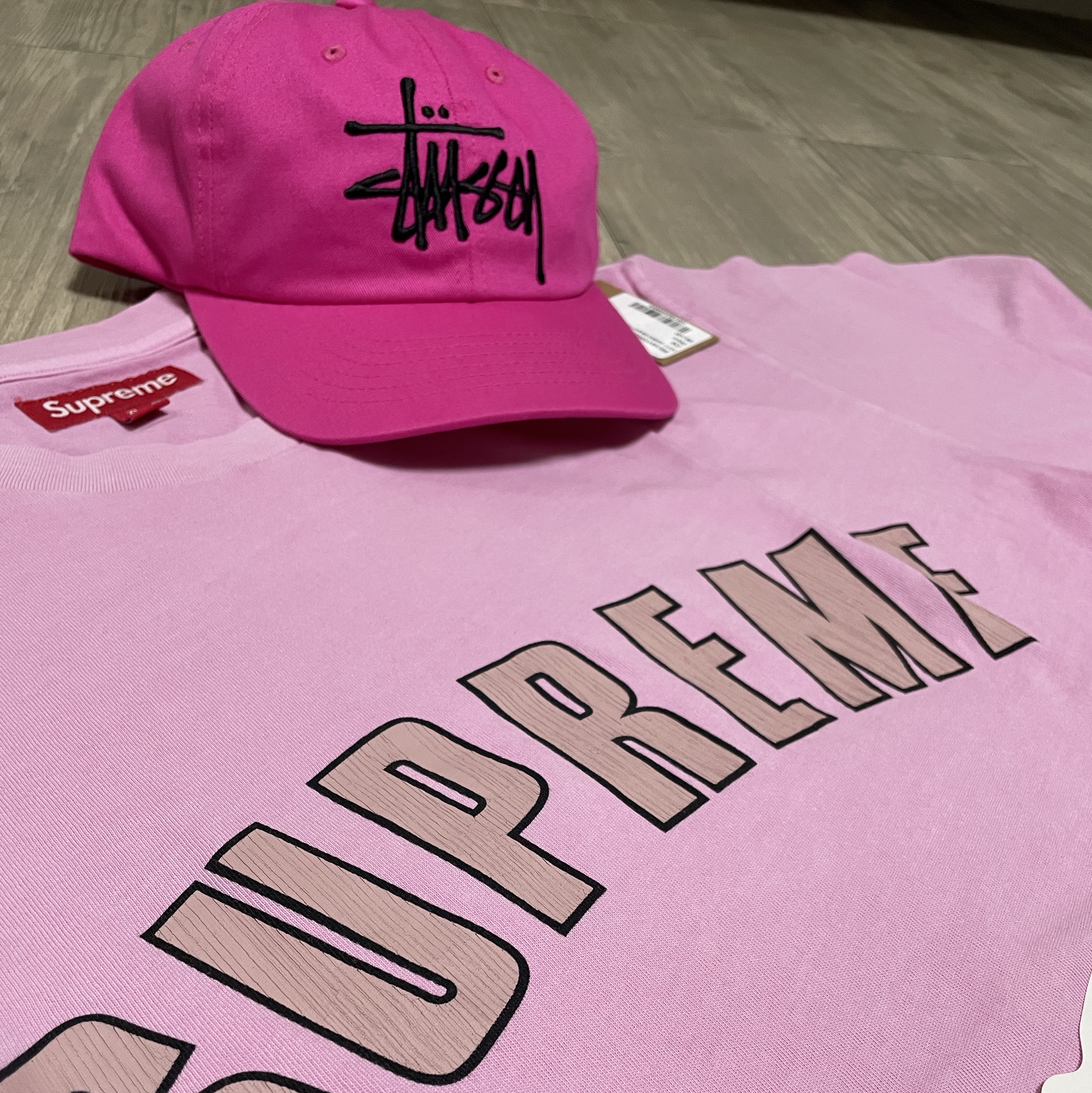 Stussy Low Profile Big Basic Snapback Pink, Supreme Cracked Arc S/S Top Pink - 24SS 착용 스타일 - 1