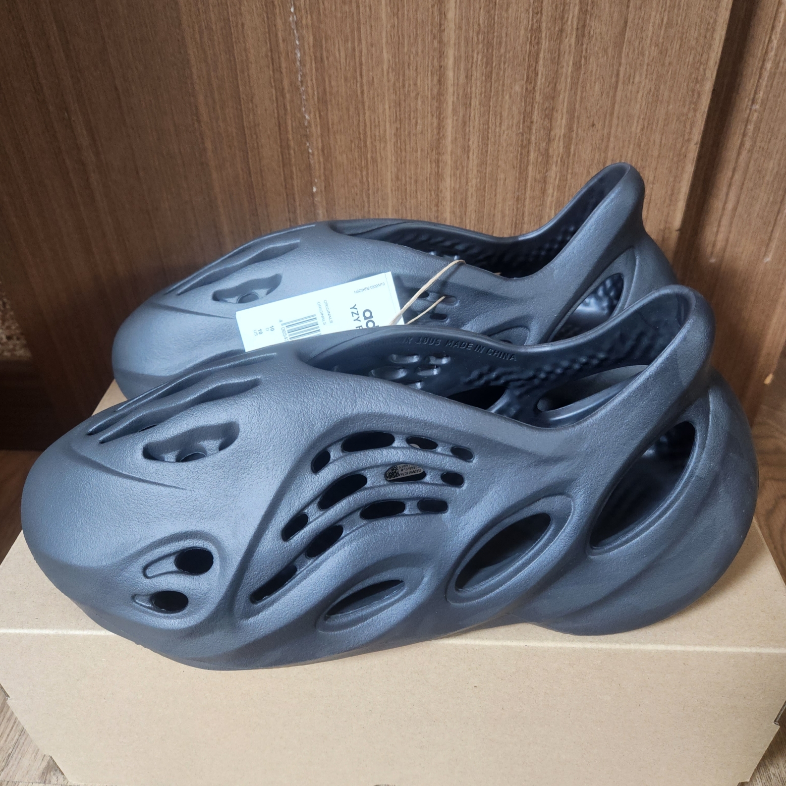 Adidas Yeezy Foam RNNR Onyx 착용 스타일