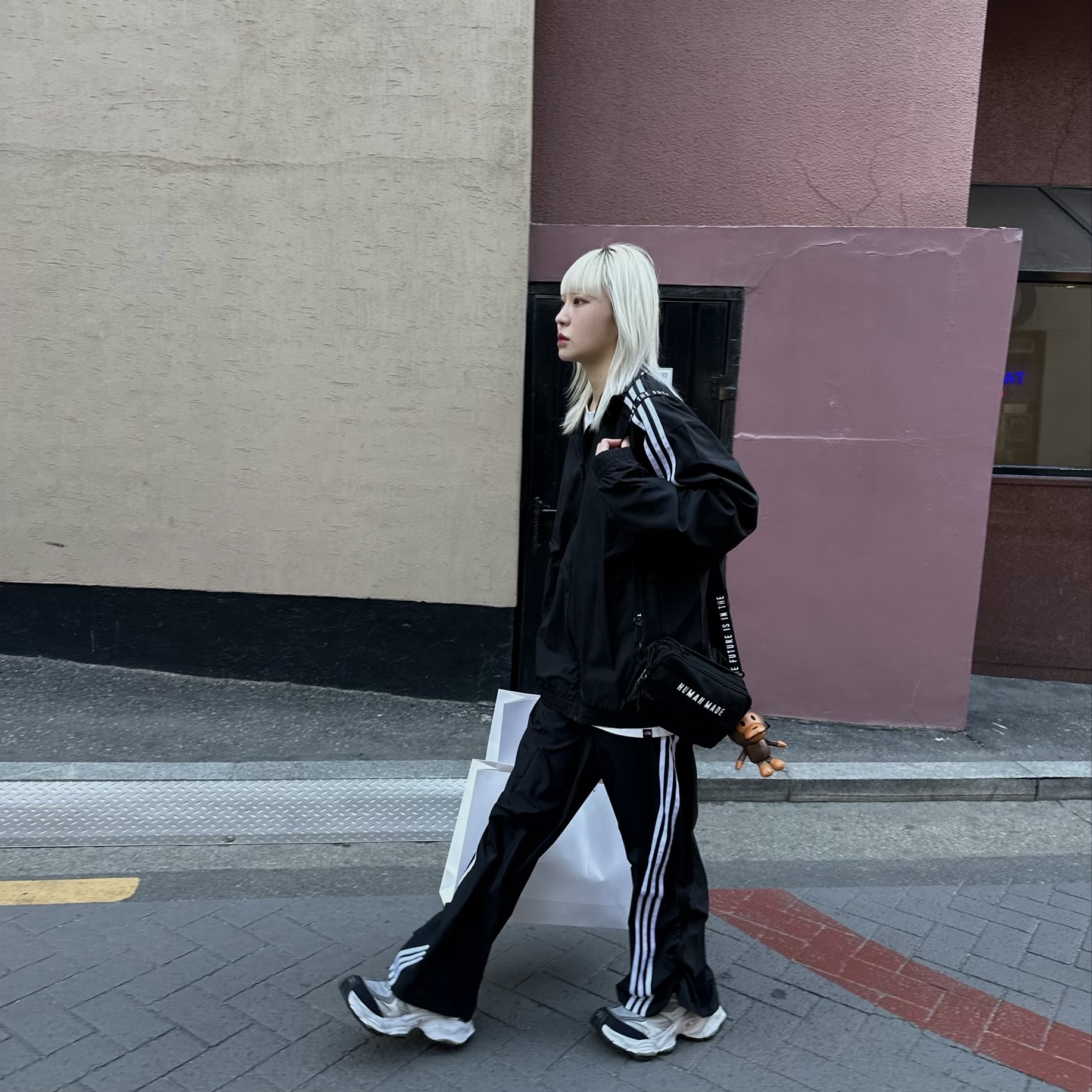(W) Adidas Adilenium Oversized Track Top Black - US Sizing, (W) Adidas Adilenium Oversized Track Top Black - KR Sizing 착용 스타일 - 2