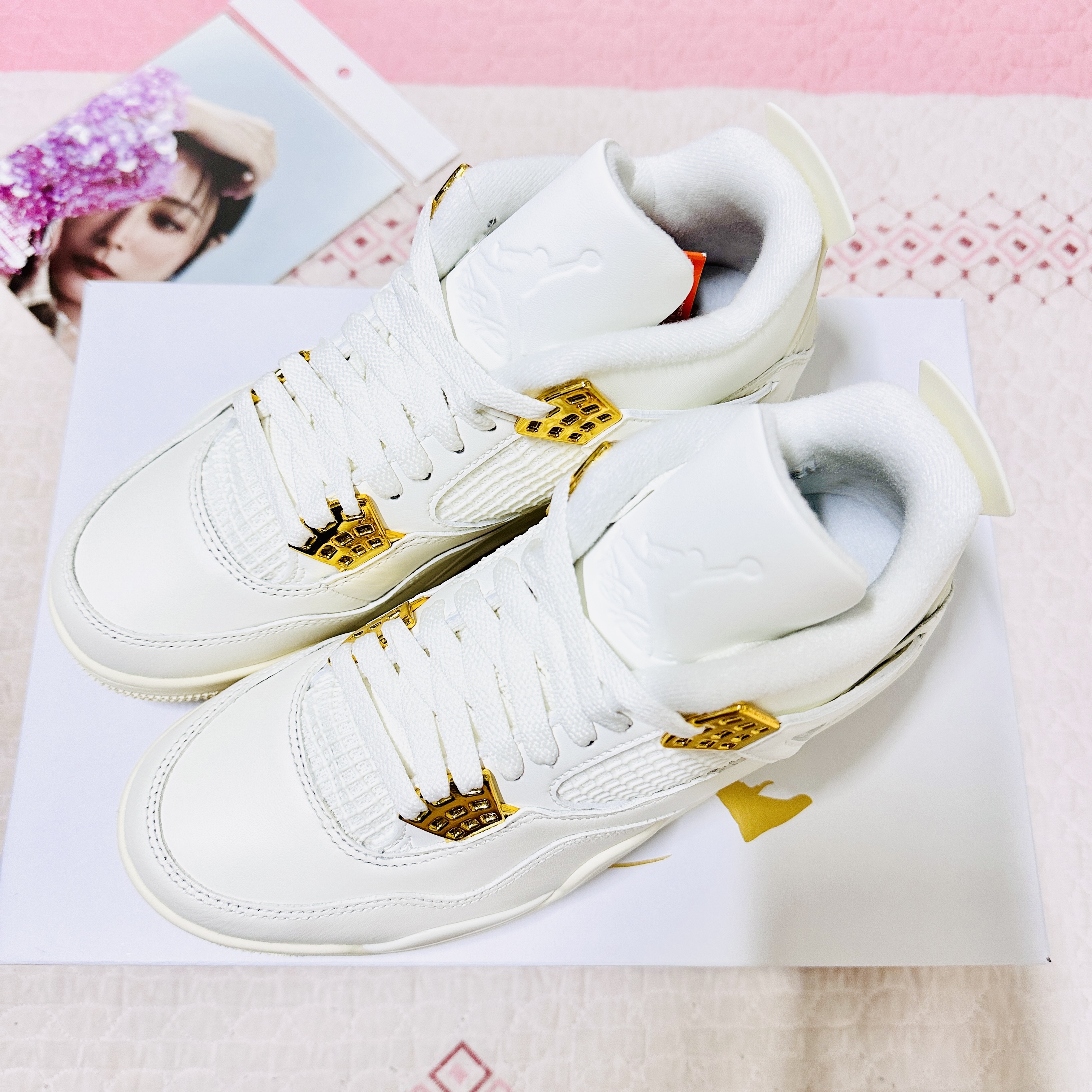 (W) Jordan 4 Retro Metallic Gold 착용 스타일 - 2