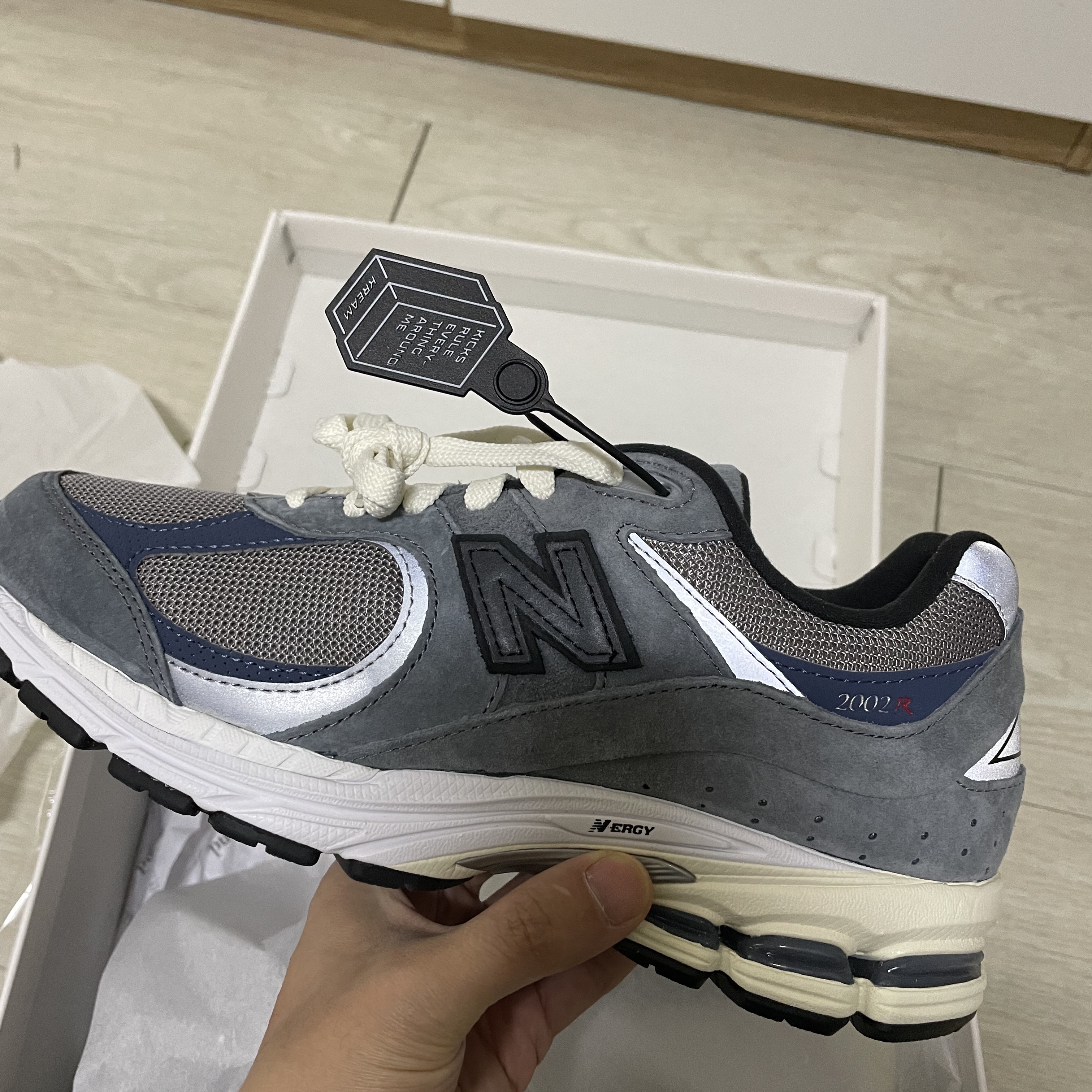 New Balance x JJJJound 2002R Storm Blue 착용 스타일