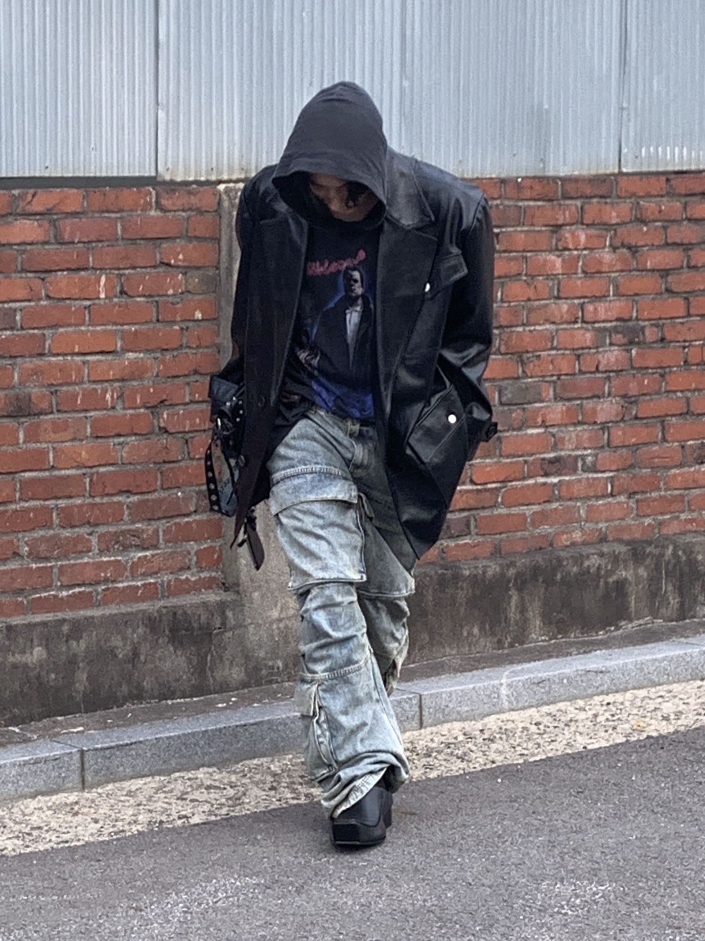 Entire Studios Heavy Denim Cargo Surface Wave, Balenciaga Romeo Mule Black 착용 스타일 - 3
