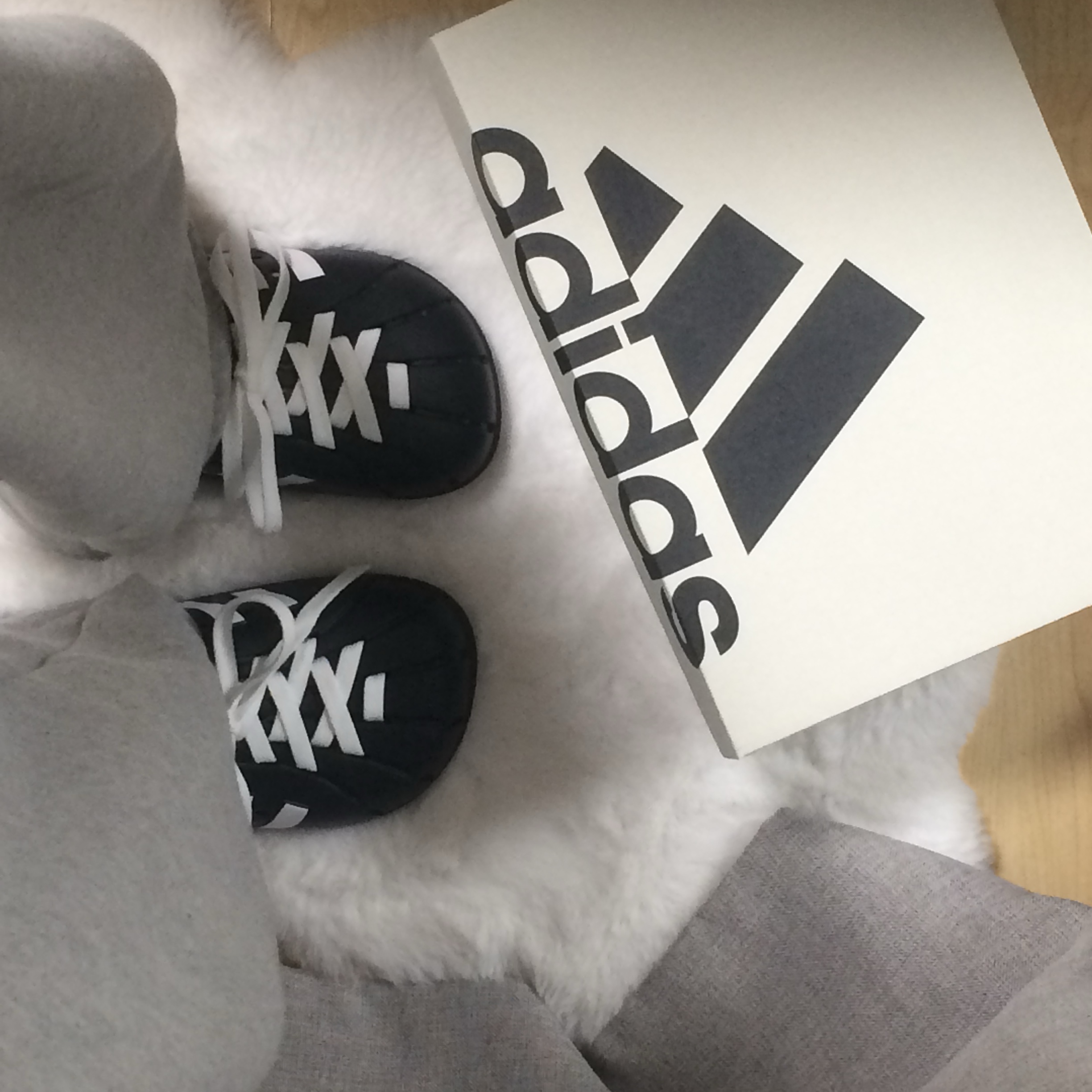 Adidas Adilette Clog Black White 착용 스타일