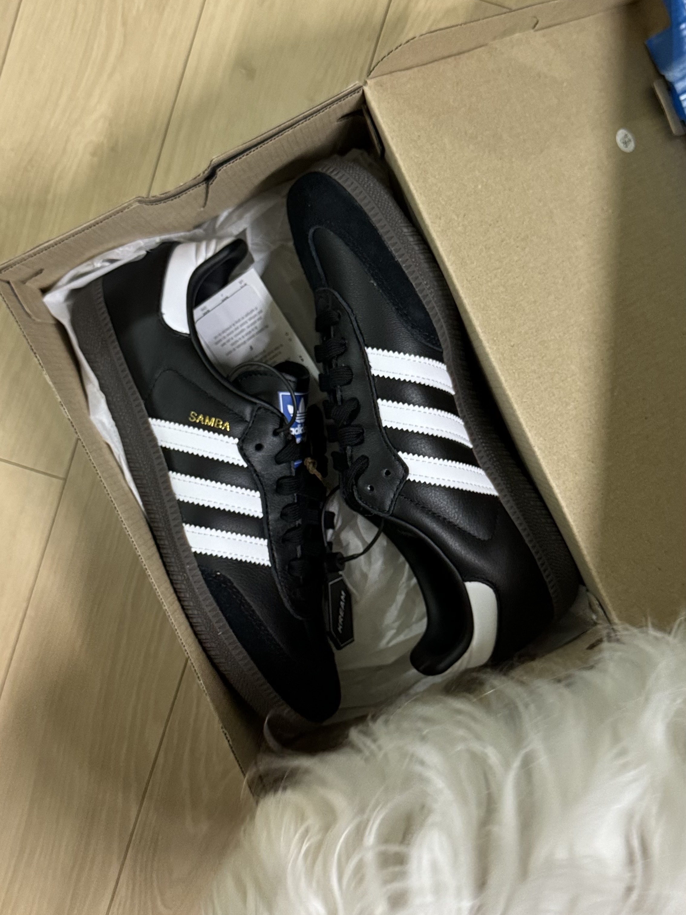 Adidas Samba OG Black White Gum 착용 스타일 - 1