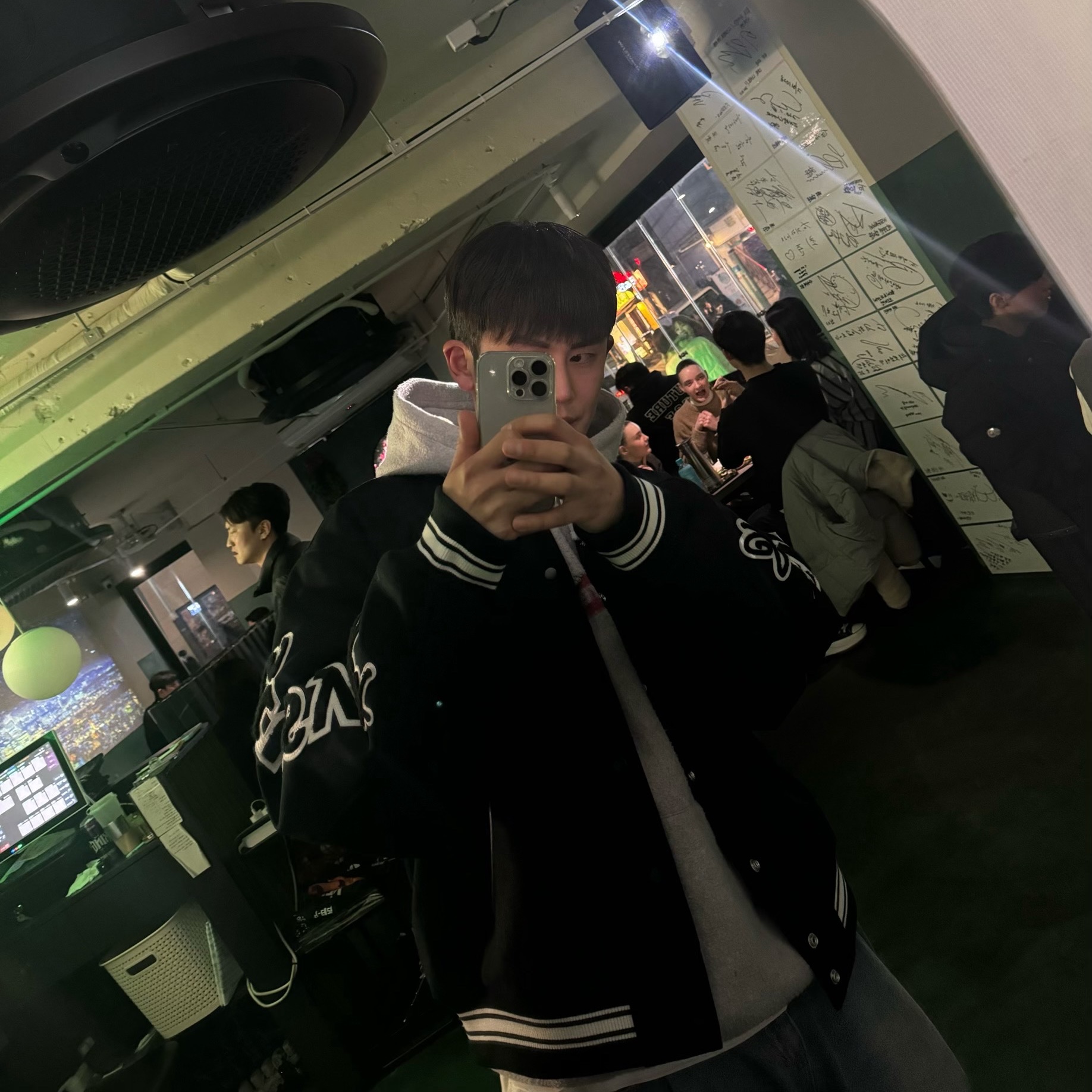 Stussy Competition Varsity Jacket Black, Supreme Inside Out Box Logo Hooded Sweatshirt Heather Grey - 23SS 착용 스타일 - 1