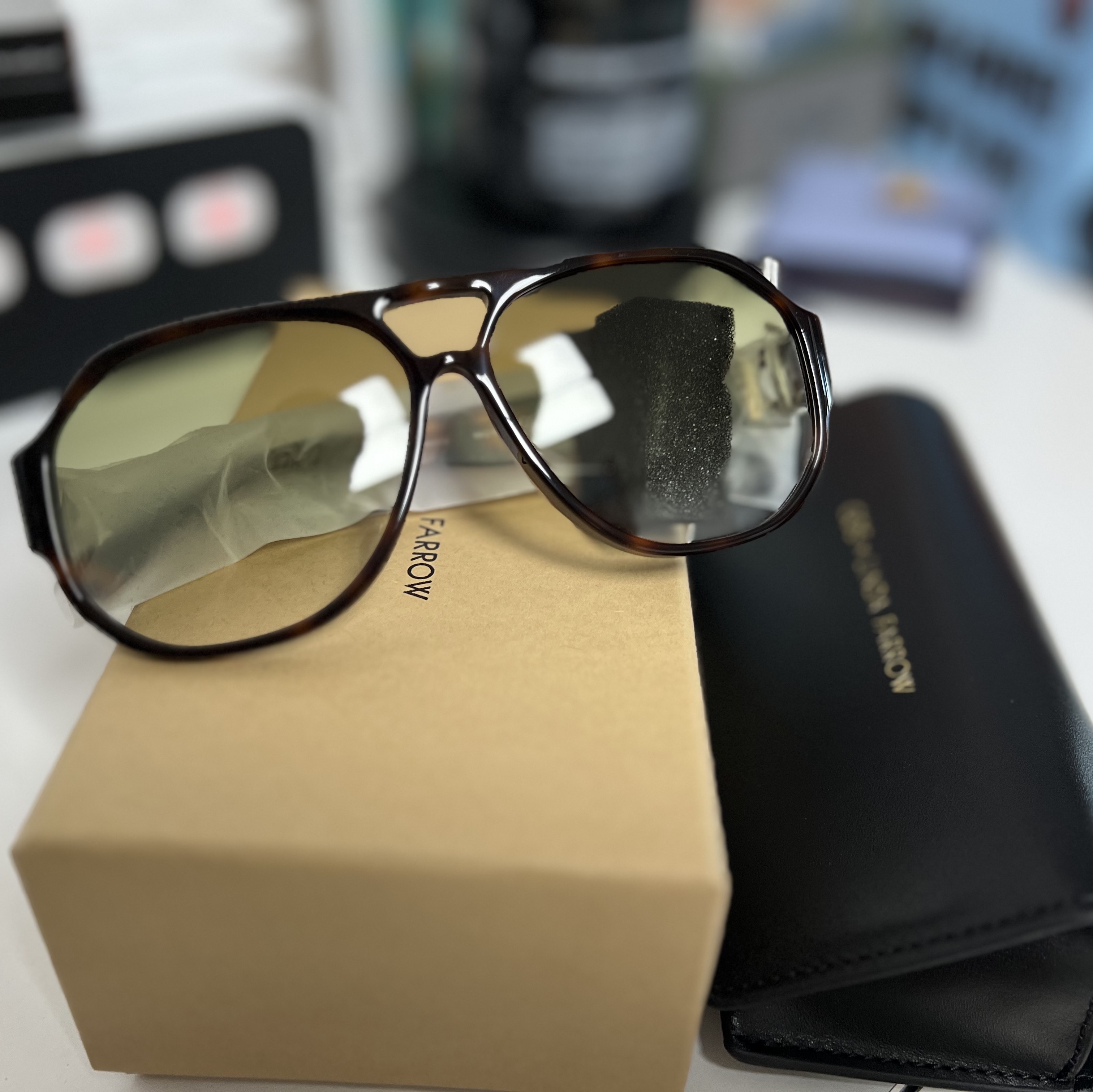 COS x Linda Farrow Flight Sunglasses Aviator Tortoise 착용 스타일 - 1